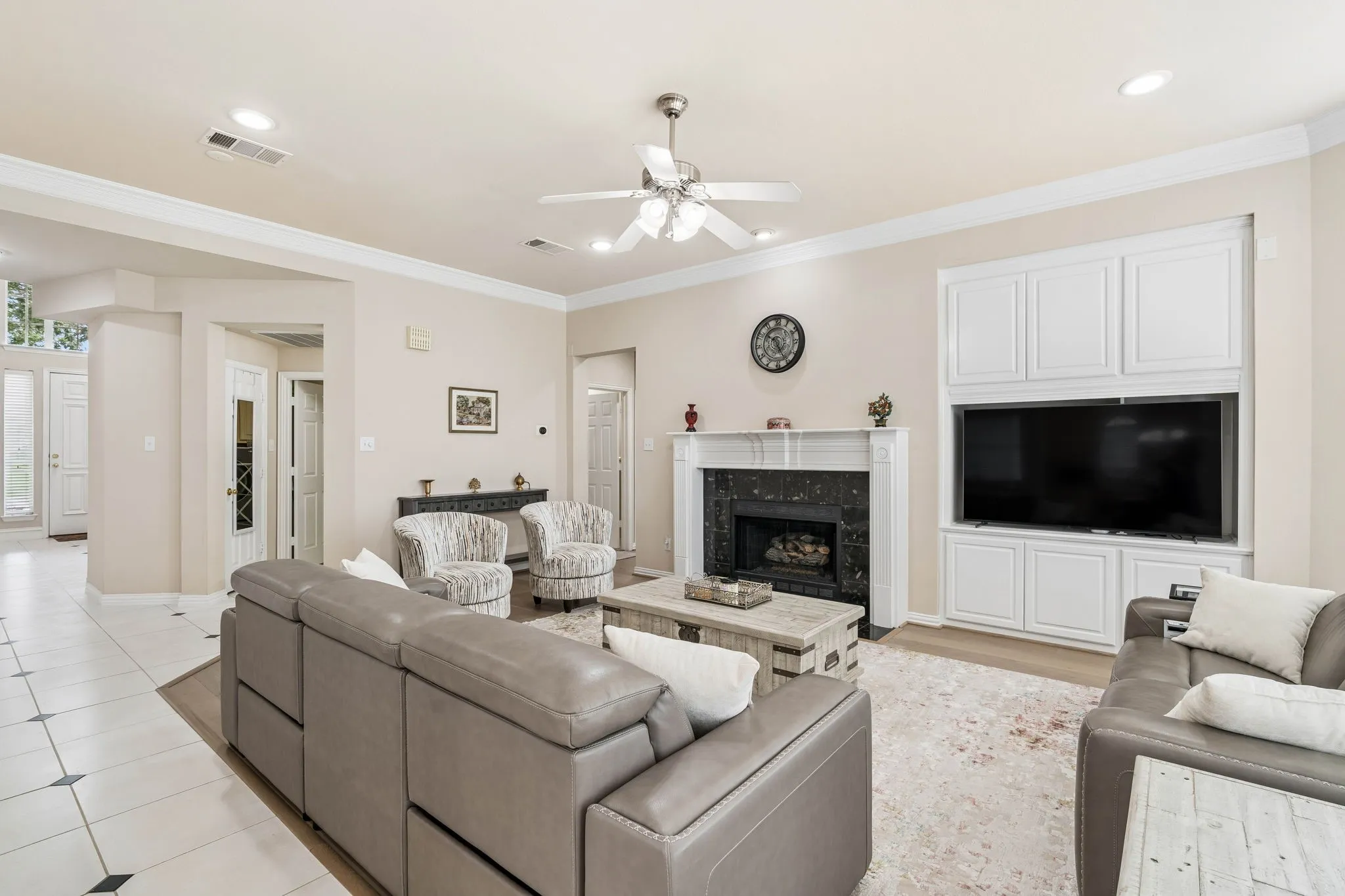 Single Family Residence For Sale in Denton County , 1649 Mcgee Lane, Carrollton, Texas 75010, 5 Bedroom, 4 Bathroom, 3 Garage spaces, 4,128 Sqft, built in 2000, mls#21283020, Real Estate Agent in Carrollton, Homes For Sale in Denton county, Homes For Sale in Carrollton, Realtor in Carrollton Texas, Real Estate Brokerage Independent Realty Texas, Luminita Cordes Realtor