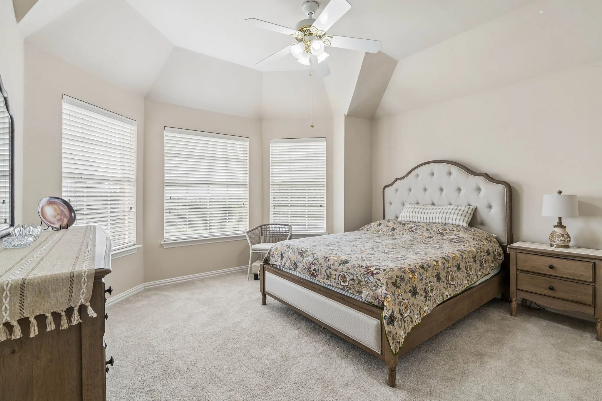 Single Family Residence For Sale in Denton County , 1649 Mcgee Lane, Carrollton, Texas 75010, 5 Bedroom, 4 Bathroom, 3 Garage spaces, 4,128 Sqft, built in 2000, mls#21283020, Real Estate Agent in Carrollton, Homes For Sale in Denton county, Homes For Sale in Carrollton, Realtor in Carrollton Texas, Real Estate Brokerage Independent Realty Texas, Luminita Cordes Realtor