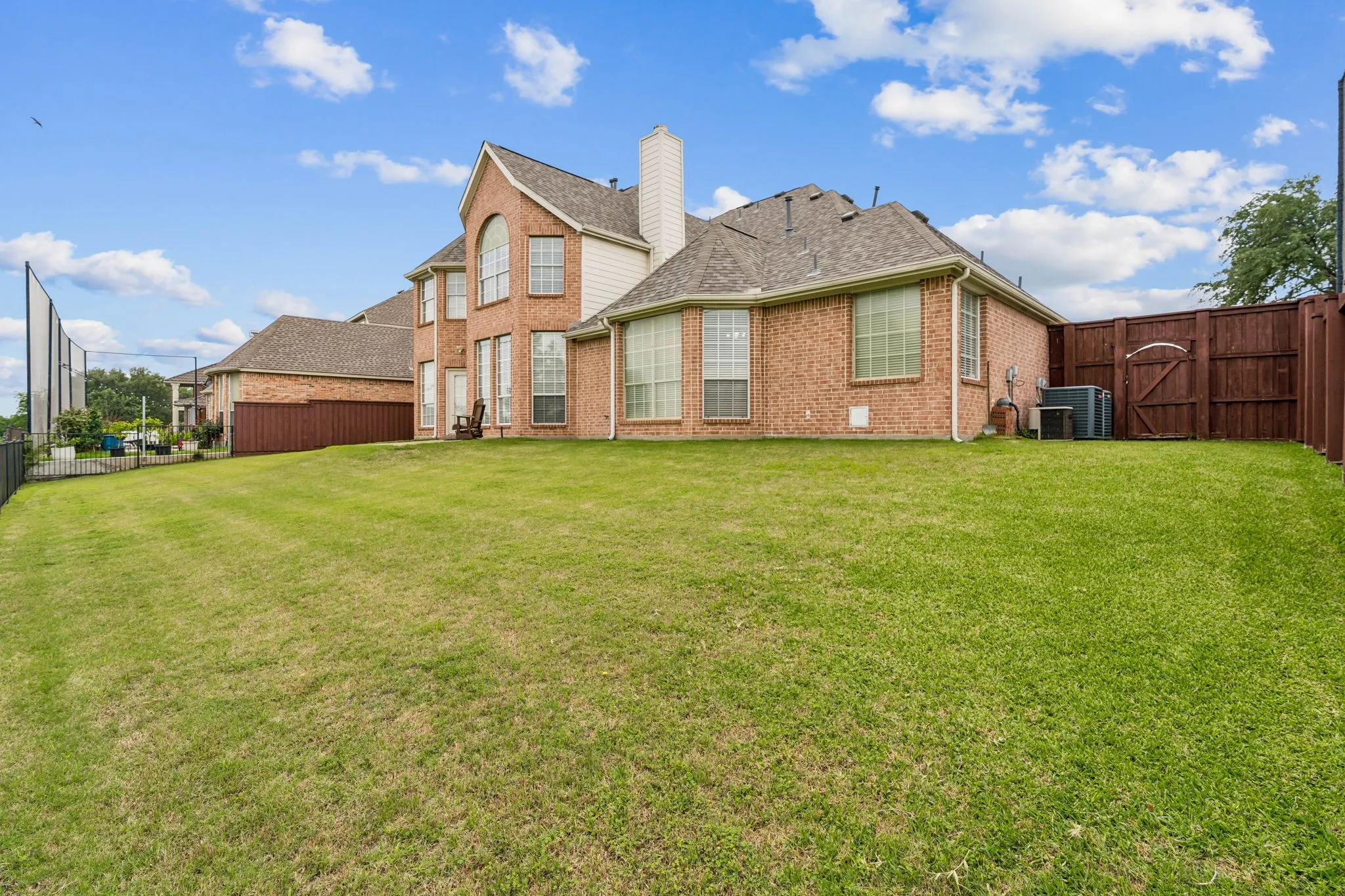 Single Family Residence For Sale in Denton County , 1649 Mcgee Lane, Carrollton, Texas 75010, 5 Bedroom, 4 Bathroom, 3 Garage spaces, 4,128 Sqft, built in 2000, mls#21283020, Real Estate Agent in Carrollton, Homes For Sale in Denton county, Homes For Sale in Carrollton, Realtor in Carrollton Texas, Real Estate Brokerage Independent Realty Texas, Luminita Cordes Realtor