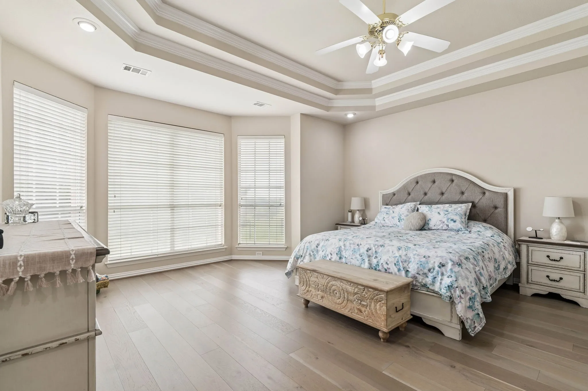 Single Family Residence For Sale in Denton County , 1649 Mcgee Lane, Carrollton, Texas 75010, 5 Bedroom, 4 Bathroom, 3 Garage spaces, 4,128 Sqft, built in 2000, mls#21283020, Real Estate Agent in Carrollton, Homes For Sale in Denton county, Homes For Sale in Carrollton, Realtor in Carrollton Texas, Real Estate Brokerage Independent Realty Texas, Luminita Cordes Realtor