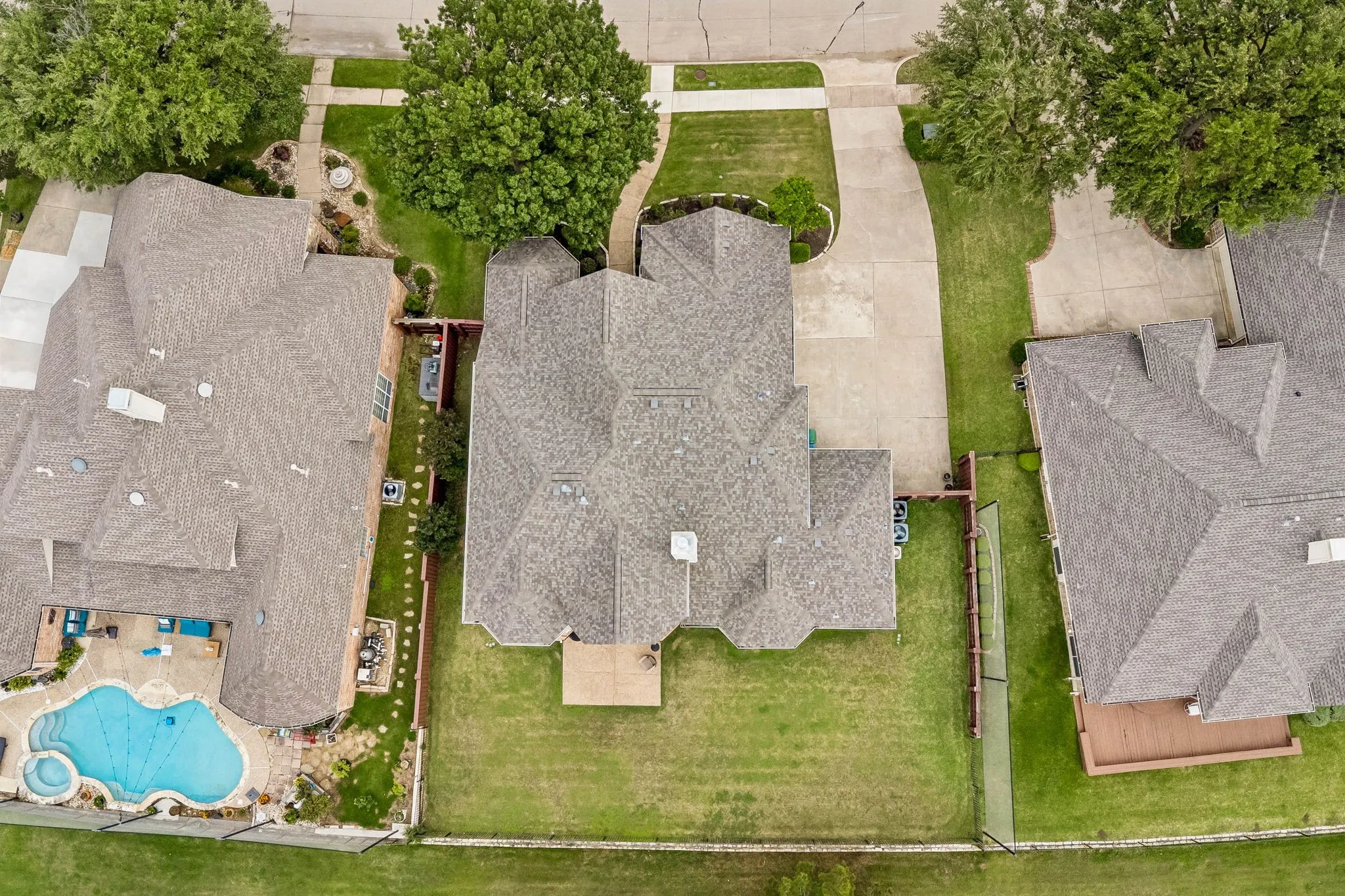 Single Family Residence For Sale in Denton County , 1649 Mcgee Lane, Carrollton, Texas 75010, 5 Bedroom, 4 Bathroom, 3 Garage spaces, 4,128 Sqft, built in 2000, mls#21283020, Real Estate Agent in Carrollton, Homes For Sale in Denton county, Homes For Sale in Carrollton, Realtor in Carrollton Texas, Real Estate Brokerage Independent Realty Texas, Luminita Cordes Realtor