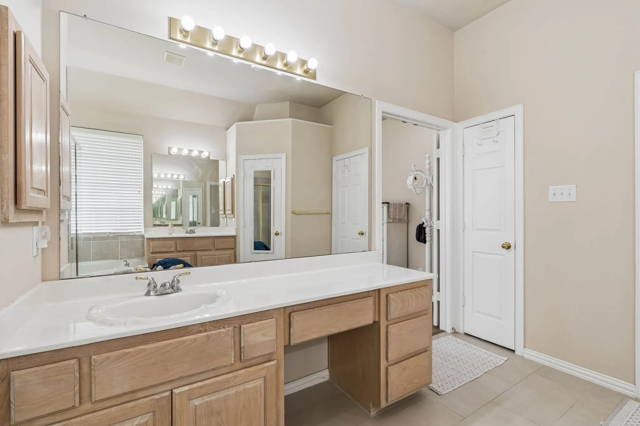 Single Family Residence For Sale in Denton County , 1649 Mcgee Lane, Carrollton, Texas 75010, 5 Bedroom, 4 Bathroom, 3 Garage spaces, 4,128 Sqft, built in 2000, mls#21283020, Real Estate Agent in Carrollton, Homes For Sale in Denton county, Homes For Sale in Carrollton, Realtor in Carrollton Texas, Real Estate Brokerage Independent Realty Texas, Luminita Cordes Realtor