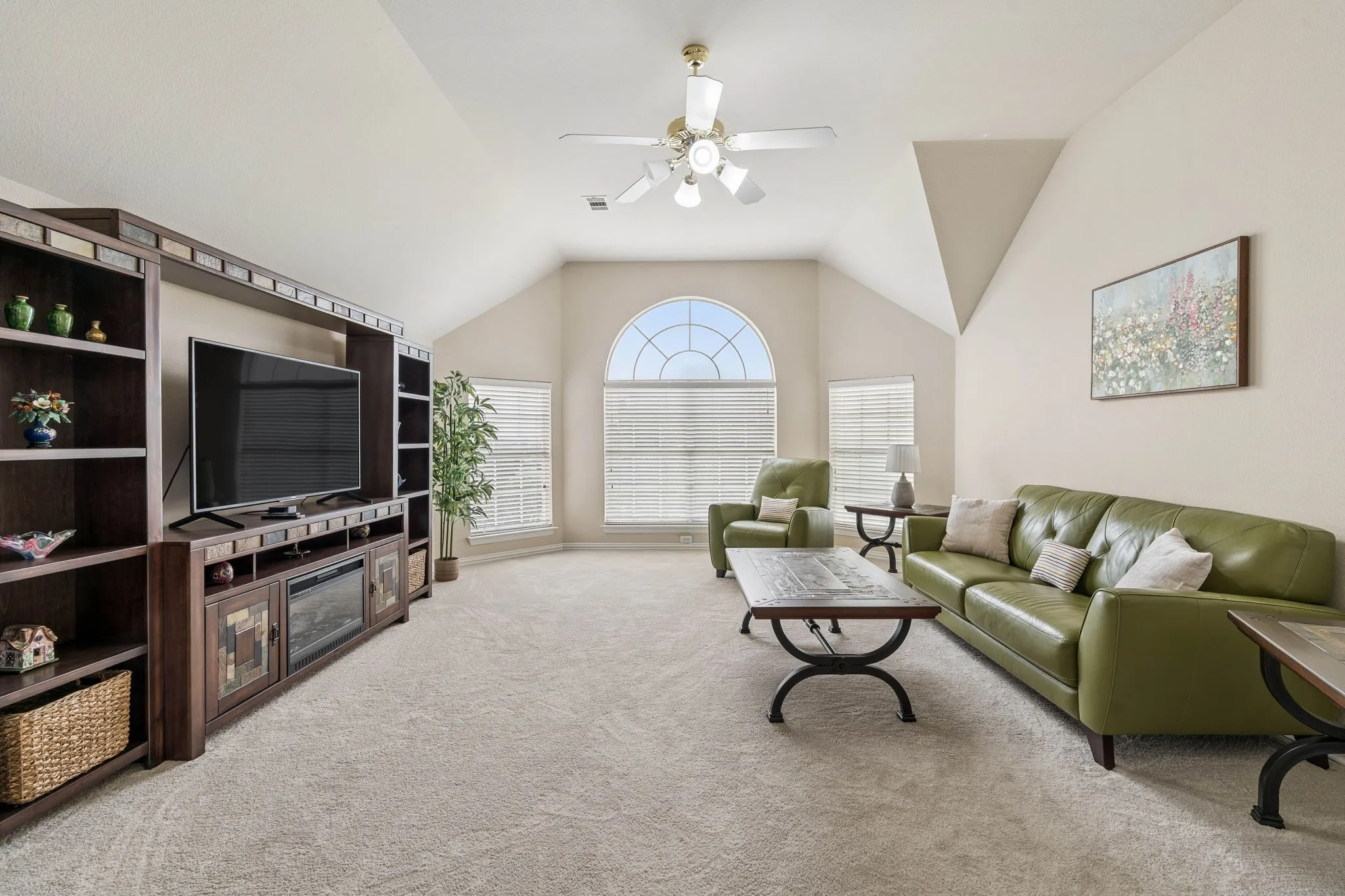 Single Family Residence For Sale in Denton County , 1649 Mcgee Lane, Carrollton, Texas 75010, 5 Bedroom, 4 Bathroom, 3 Garage spaces, 4,128 Sqft, built in 2000, mls#21283020, Real Estate Agent in Carrollton, Homes For Sale in Denton county, Homes For Sale in Carrollton, Realtor in Carrollton Texas, Real Estate Brokerage Independent Realty Texas, Luminita Cordes Realtor