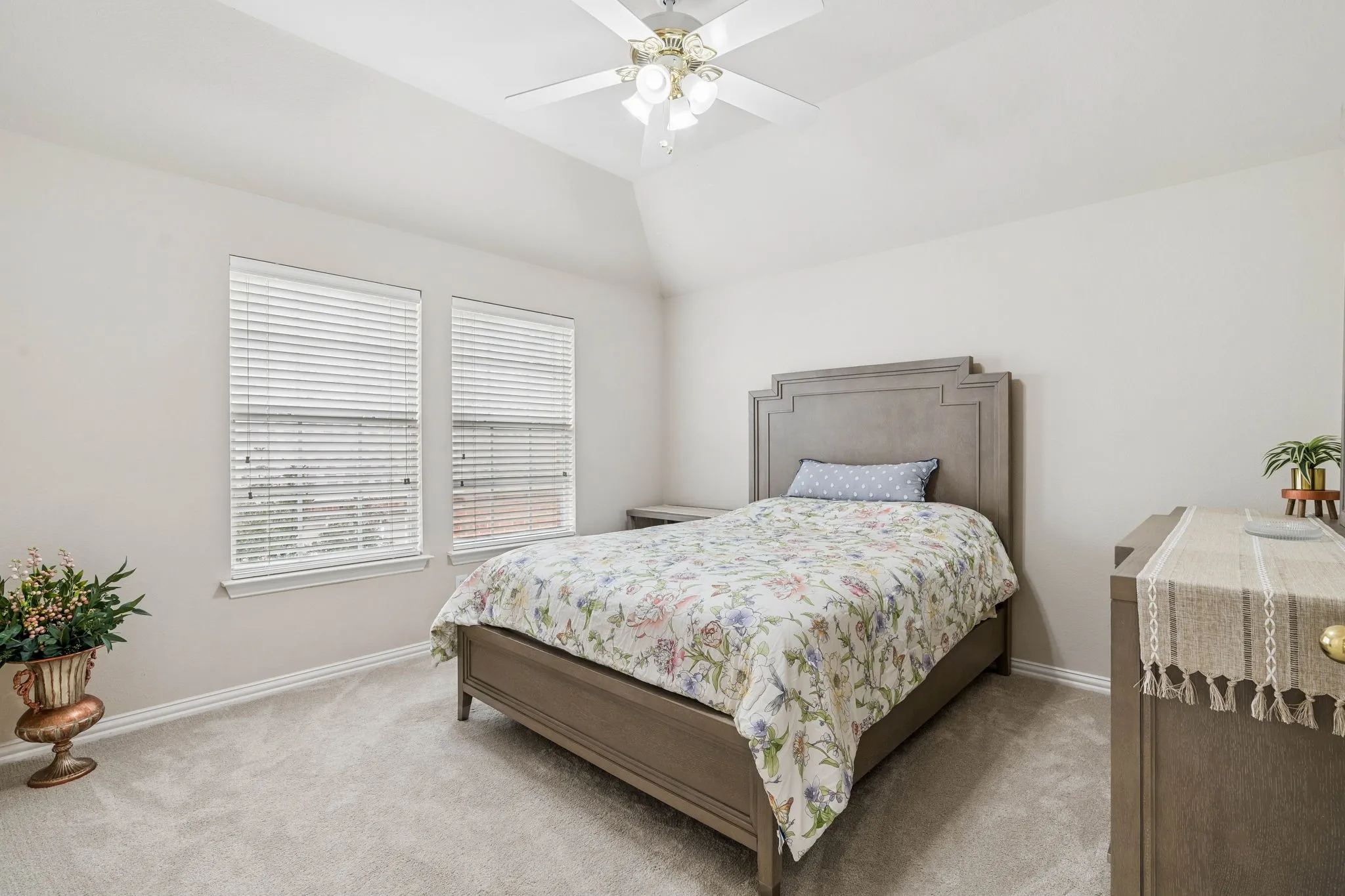 Single Family Residence For Sale in Denton County , 1649 Mcgee Lane, Carrollton, Texas 75010, 5 Bedroom, 4 Bathroom, 3 Garage spaces, 4,128 Sqft, built in 2000, mls#21283020, Real Estate Agent in Carrollton, Homes For Sale in Denton county, Homes For Sale in Carrollton, Realtor in Carrollton Texas, Real Estate Brokerage Independent Realty Texas, Luminita Cordes Realtor