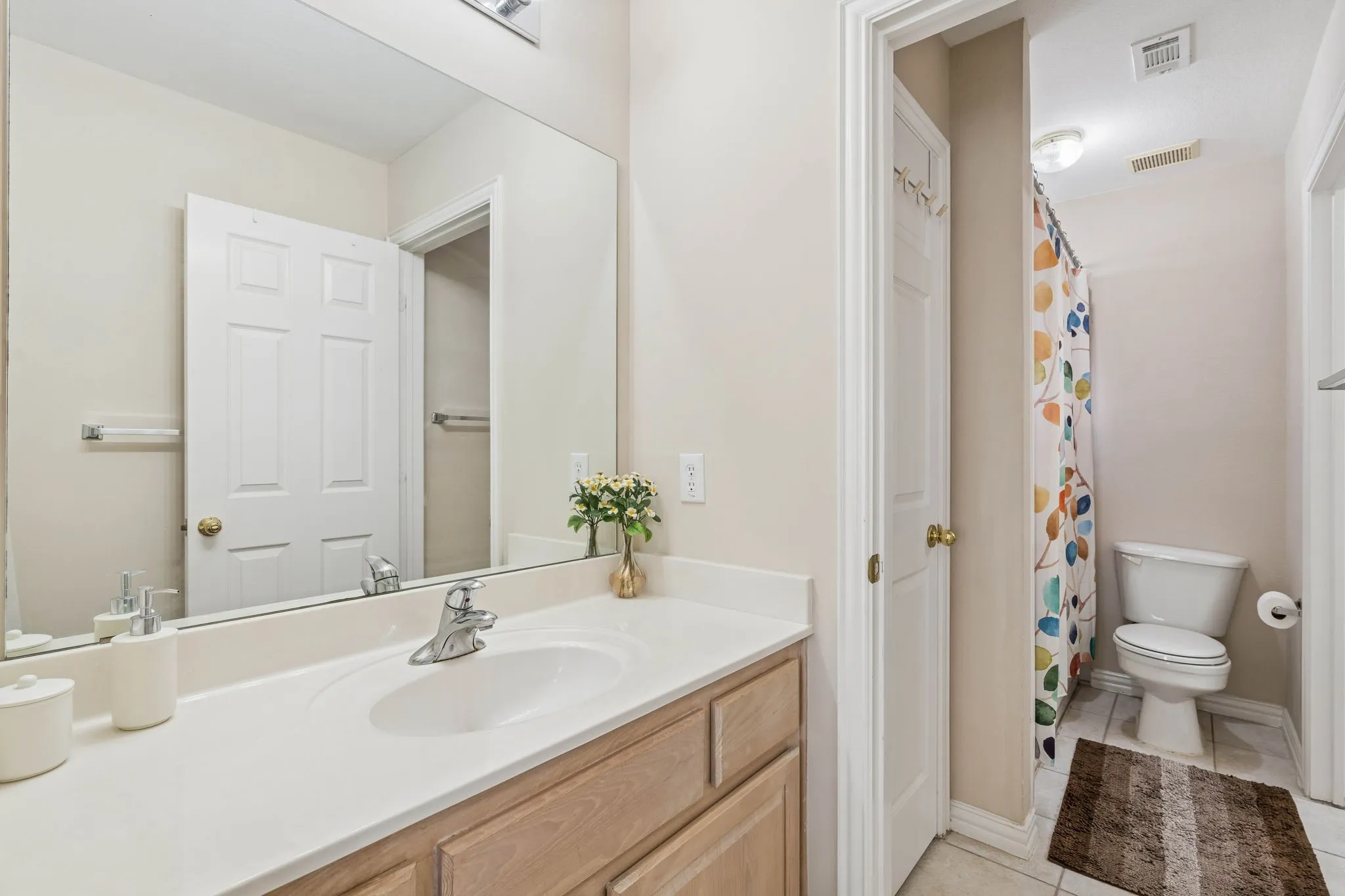 Single Family Residence For Sale in Denton County , 1649 Mcgee Lane, Carrollton, Texas 75010, 5 Bedroom, 4 Bathroom, 3 Garage spaces, 4,128 Sqft, built in 2000, mls#21283020, Real Estate Agent in Carrollton, Homes For Sale in Denton county, Homes For Sale in Carrollton, Realtor in Carrollton Texas, Real Estate Brokerage Independent Realty Texas, Luminita Cordes Realtor