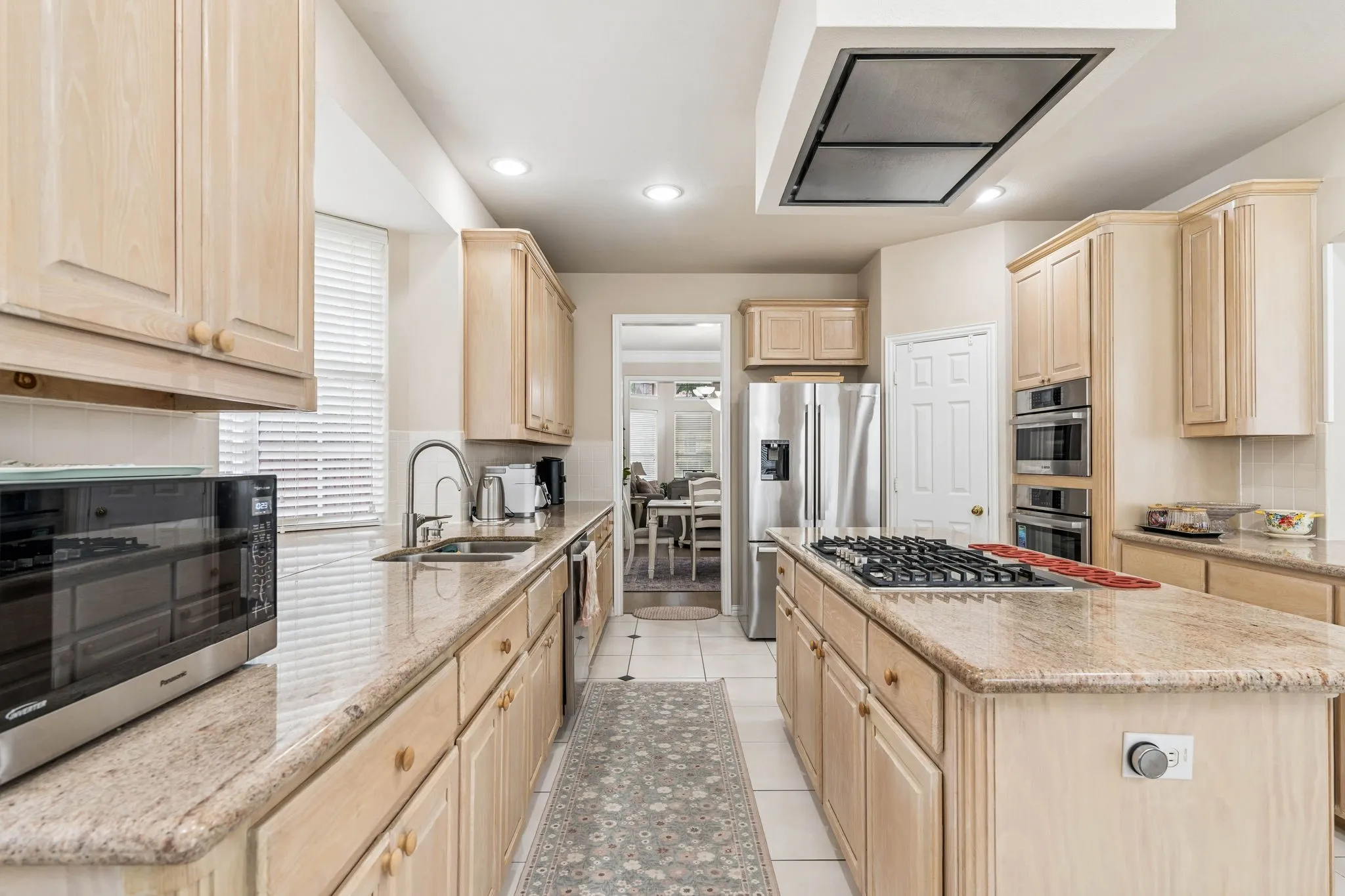 Single Family Residence For Sale in Denton County , 1649 Mcgee Lane, Carrollton, Texas 75010, 5 Bedroom, 4 Bathroom, 3 Garage spaces, 4,128 Sqft, built in 2000, mls#21283020, Real Estate Agent in Carrollton, Homes For Sale in Denton county, Homes For Sale in Carrollton, Realtor in Carrollton Texas, Real Estate Brokerage Independent Realty Texas, Luminita Cordes Realtor