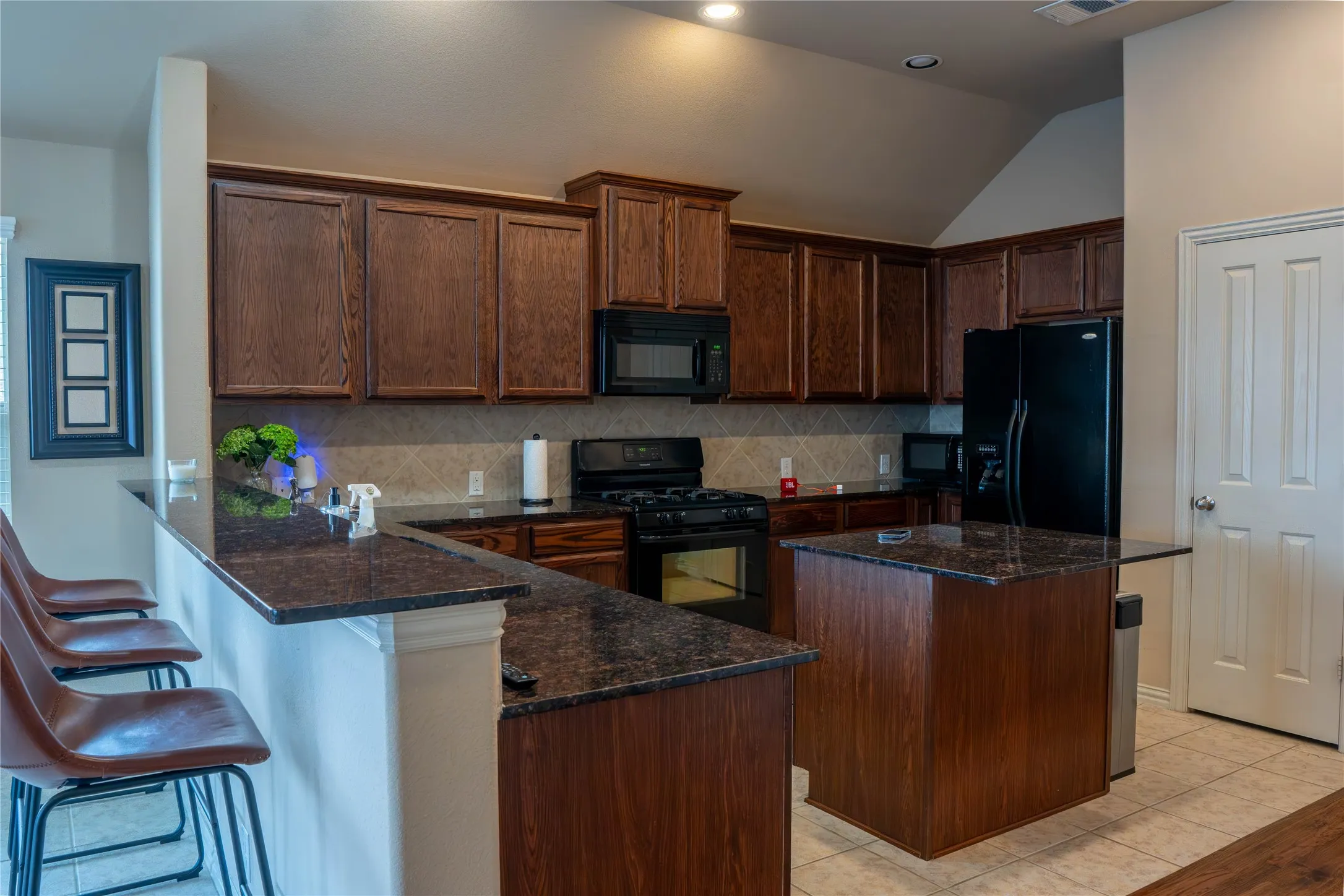 Single Family Residence For Sale in Tarrant County , 6956 Alcala, Grand Prairie, Texas 75054, 3 Bedrooms, 2 Bathrooms, 2 Garage spaces, 2,035 Sqft, built in 2012, Price $380,000, mls#21285830, Real Estate Agent in Grand Prairie, Homes For Sale in Tarrant county, Homes For Sale in Grand Prairie, Realtor in Grand Prairie Texas, Real Estate Brokerage Independent Realty Texas, Luminita Cordes Realtor