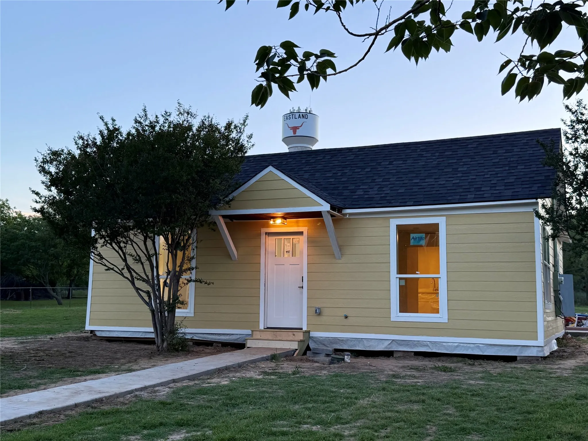 Single Family Residence For Sale in Eastland County , 501 S Madera Street, Eastland, Texas 76448, 2 Bedroom, 1 Bathroom, Garage spaces, 858 Sqft, built in 1930, mls#21285376, Real Estate Agent in Eastland, Homes For Sale in Eastland county, Homes For Sale in Eastland, Realtor in Eastland Texas, Real Estate Brokerage Independent Realty Texas, Luminita Cordes Realtor