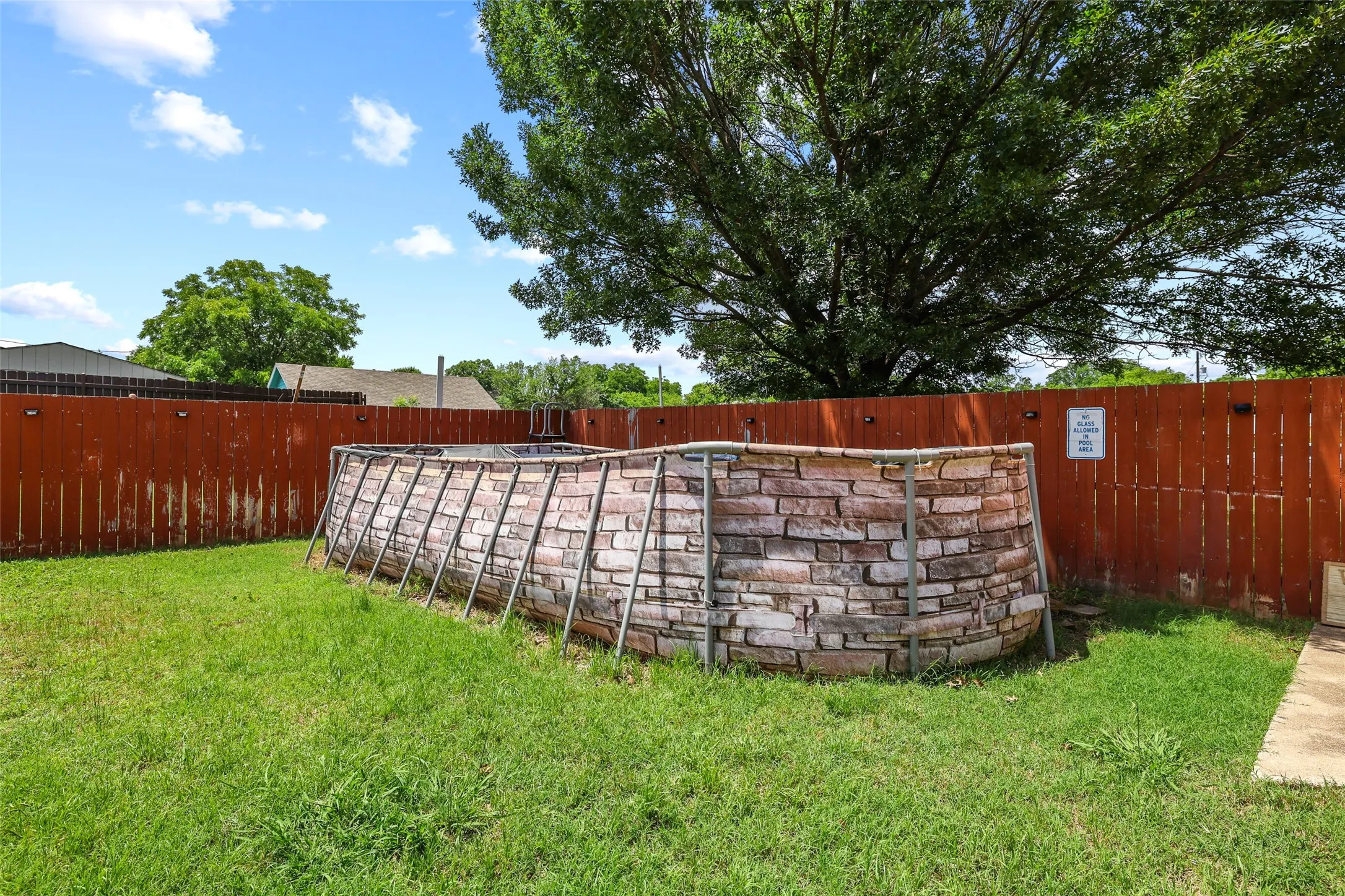 Single Family Residence For Sale in Dallas County , 204 E Avenue D, Garland, Texas 75040, 2 Bedroom, 3 Bathroom, Garage spaces, 2,184 Sqft, built in 1950, mls#21283908, Real Estate Agent in Garland, Homes For Sale in Dallas county, Homes For Sale in Garland, Realtor in Garland Texas, Real Estate Brokerage Independent Realty Texas, Luminita Cordes Realtor