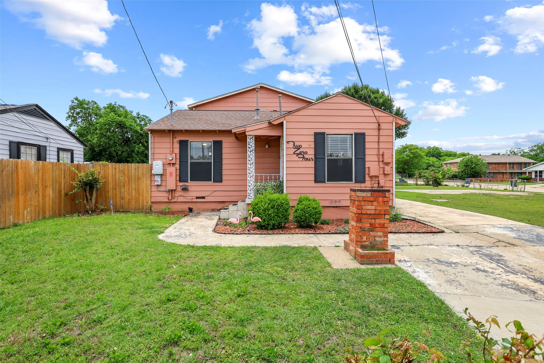 Single Family Residence For Sale in Dallas County , 204 E Avenue D, Garland, Texas 75040, 2 Bedroom, 3 Bathroom, Garage spaces, 2,184 Sqft, built in 1950, mls#21283908, Real Estate Agent in Garland, Homes For Sale in Dallas county, Homes For Sale in Garland, Realtor in Garland Texas, Real Estate Brokerage Independent Realty Texas, Luminita Cordes Realtor