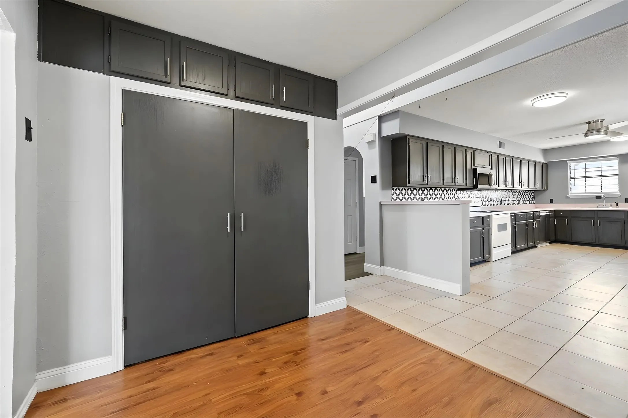 The home is empty. The photos were taken with staged furniture.