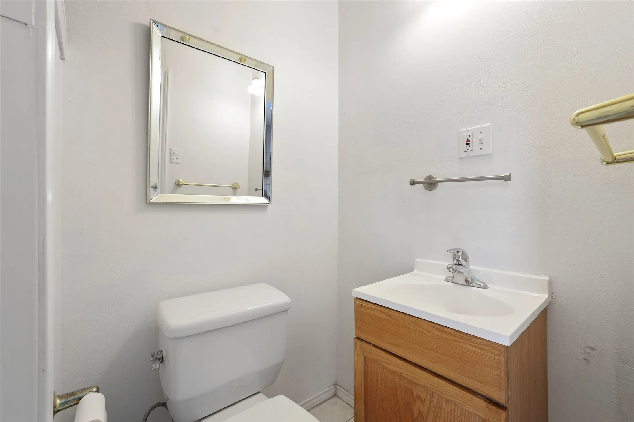 Single Family Residence For Sale in Dallas County , 204 E Avenue D, Garland, Texas 75040, 2 Bedroom, 3 Bathroom, Garage spaces, 2,184 Sqft, built in 1950, mls#21283908, Real Estate Agent in Garland, Homes For Sale in Dallas county, Homes For Sale in Garland, Realtor in Garland Texas, Real Estate Brokerage Independent Realty Texas, Luminita Cordes Realtor