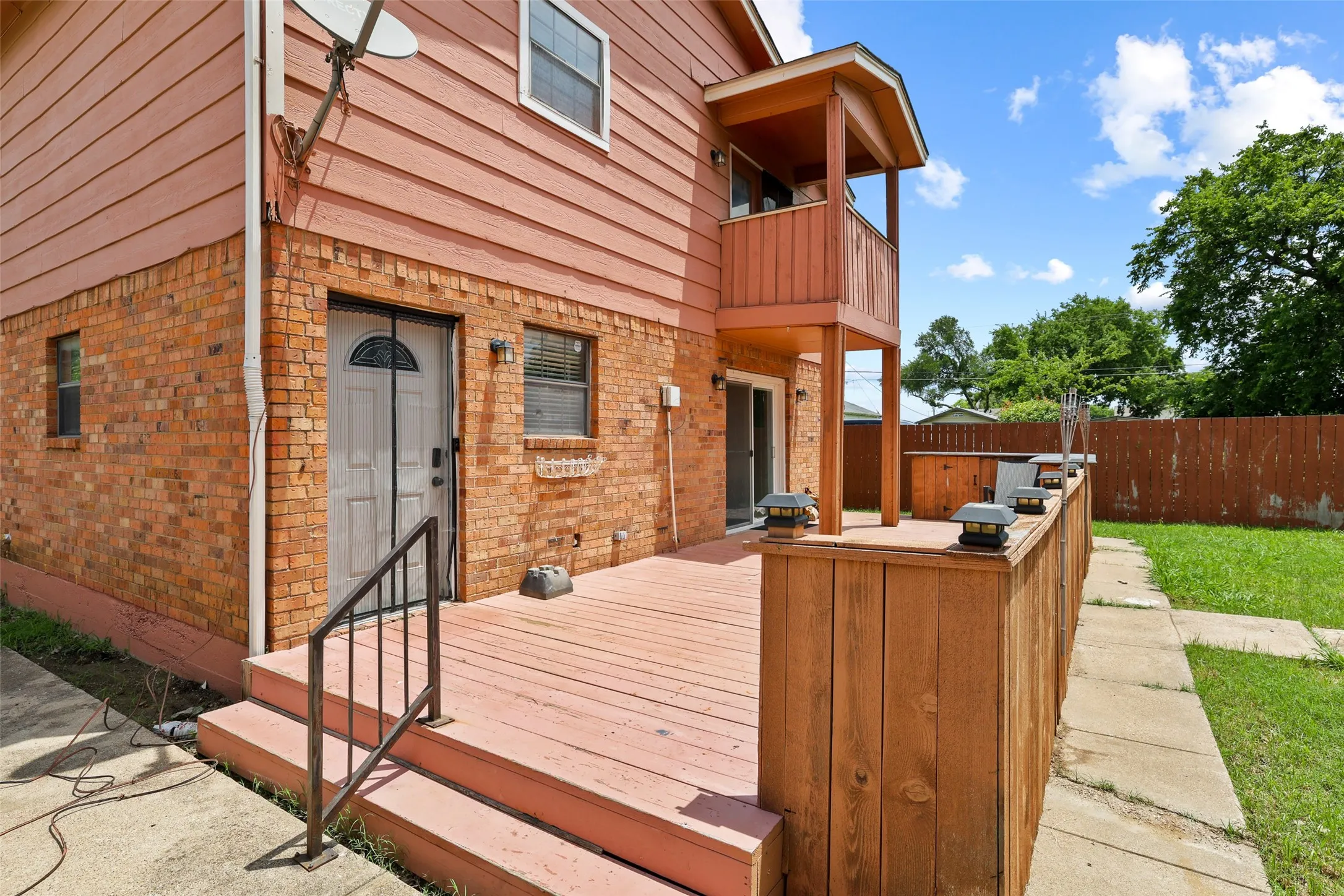 Single Family Residence For Sale in Dallas County , 204 E Avenue D, Garland, Texas 75040, 2 Bedroom, 3 Bathroom, Garage spaces, 2,184 Sqft, built in 1950, mls#21283908, Real Estate Agent in Garland, Homes For Sale in Dallas county, Homes For Sale in Garland, Realtor in Garland Texas, Real Estate Brokerage Independent Realty Texas, Luminita Cordes Realtor