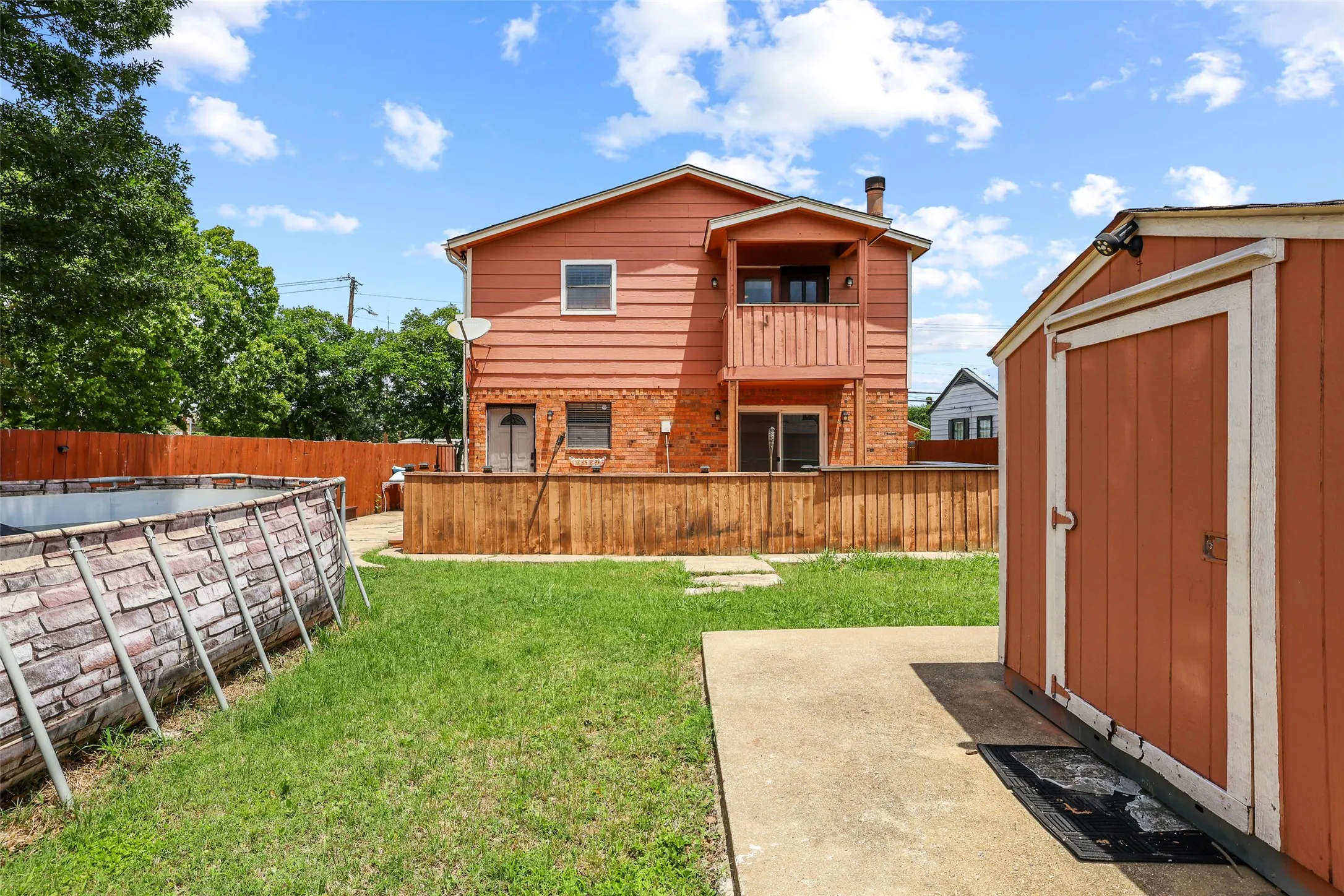 Single Family Residence For Sale in Dallas County , 204 E Avenue D, Garland, Texas 75040, 2 Bedroom, 3 Bathroom, Garage spaces, 2,184 Sqft, built in 1950, mls#21283908, Real Estate Agent in Garland, Homes For Sale in Dallas county, Homes For Sale in Garland, Realtor in Garland Texas, Real Estate Brokerage Independent Realty Texas, Luminita Cordes Realtor