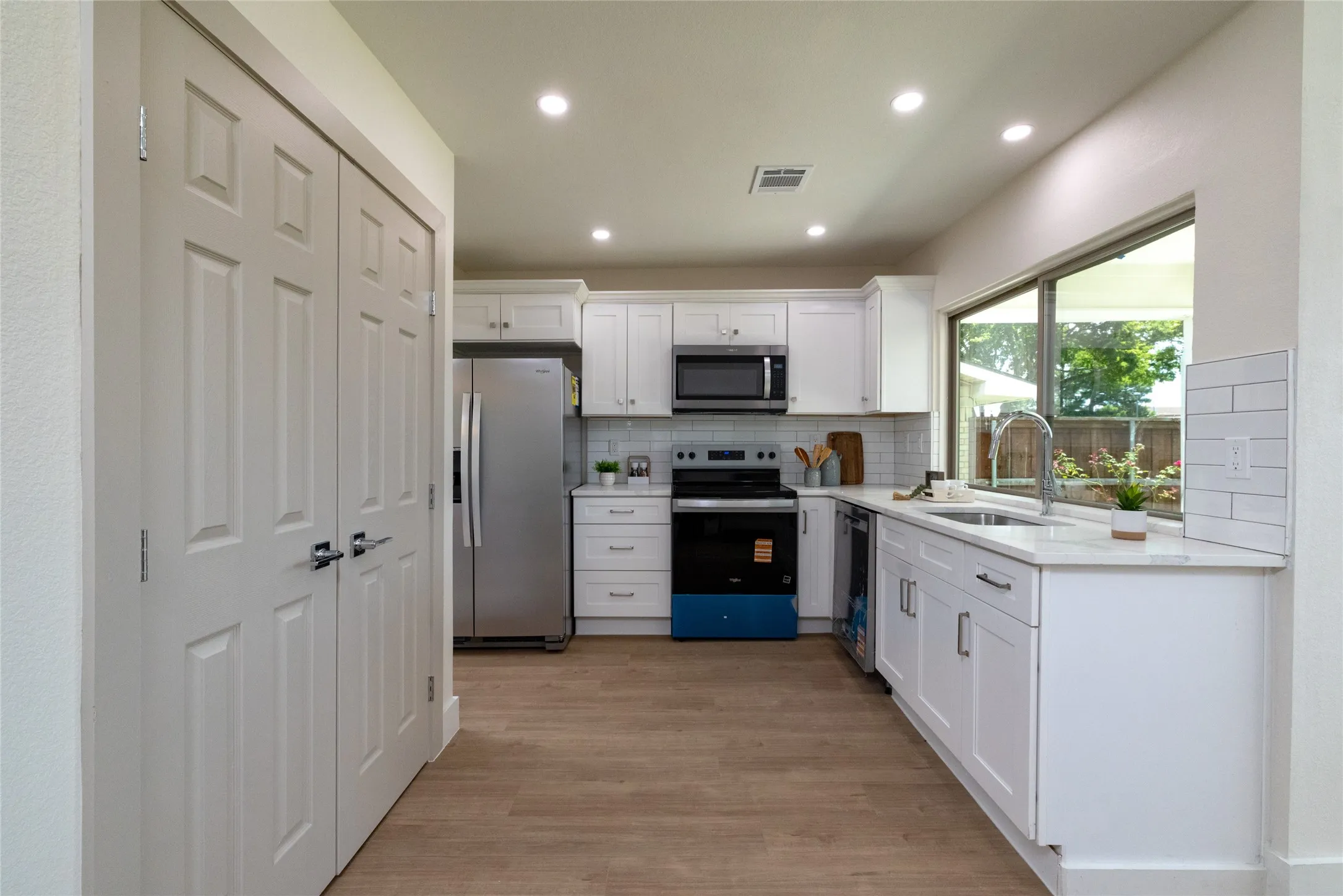 Single Family Residence For Sale in Denton County , 112 Village Drive, Lewisville, Texas 75067, 3 Bedroom, 2 Bathroom, 2 Garage spaces, 1,500 Sqft, built in 1970, mls#21285616, Real Estate Agent in Lewisville, Homes For Sale in Denton county, Homes For Sale in Lewisville, Realtor in Lewisville Texas, Real Estate Brokerage Independent Realty Texas, Luminita Cordes Realtor