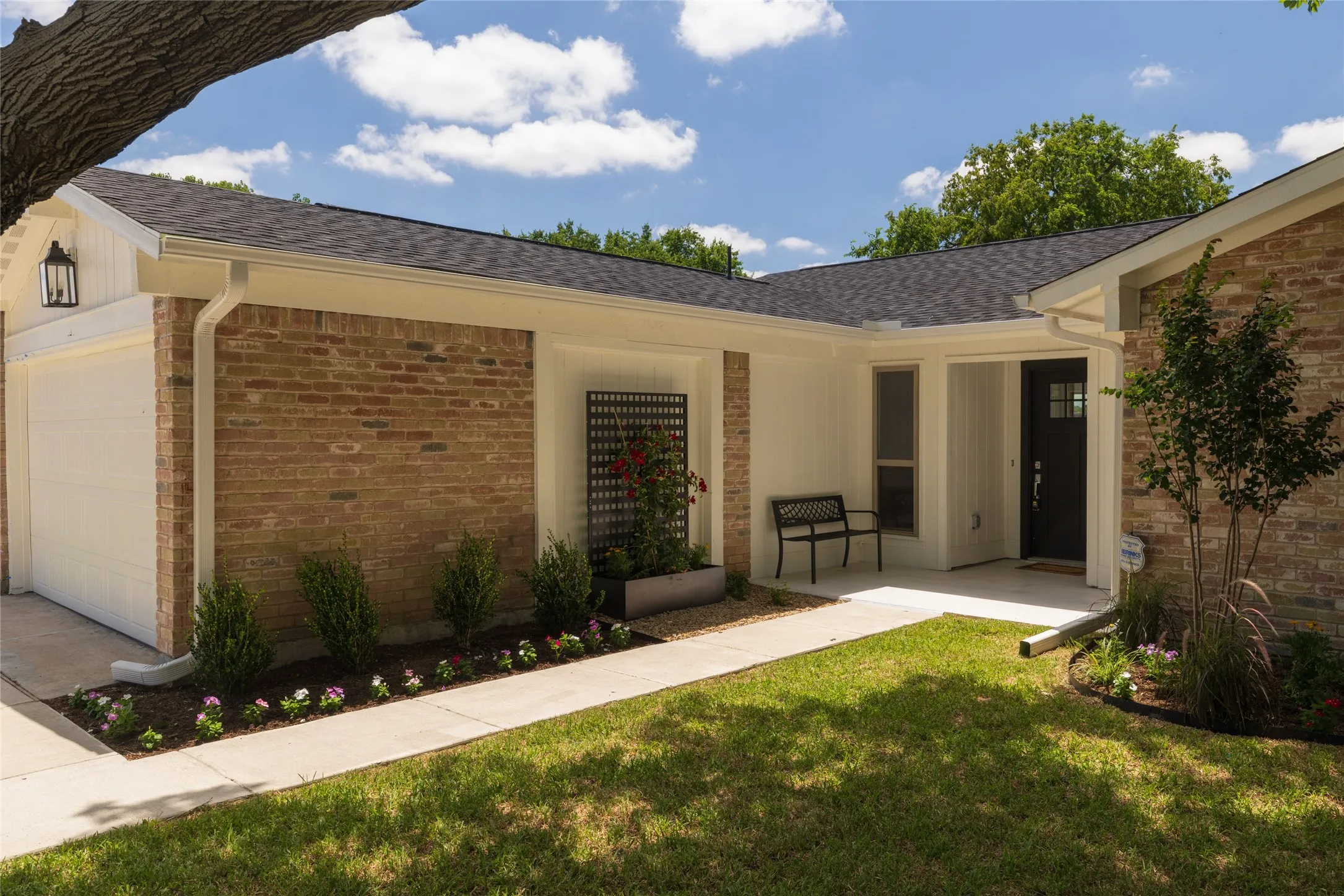 Single Family Residence For Sale in Denton County , 112 Village Drive, Lewisville, Texas 75067, 3 Bedroom, 2 Bathroom, 2 Garage spaces, 1,500 Sqft, built in 1970, mls#21285616, Real Estate Agent in Lewisville, Homes For Sale in Denton county, Homes For Sale in Lewisville, Realtor in Lewisville Texas, Real Estate Brokerage Independent Realty Texas, Luminita Cordes Realtor