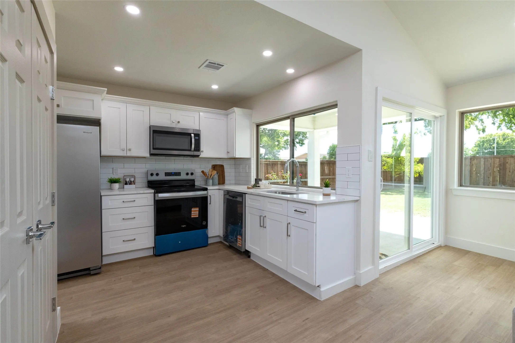 Single Family Residence For Sale in Denton County , 112 Village Drive, Lewisville, Texas 75067, 3 Bedroom, 2 Bathroom, 2 Garage spaces, 1,500 Sqft, built in 1970, mls#21285616, Real Estate Agent in Lewisville, Homes For Sale in Denton county, Homes For Sale in Lewisville, Realtor in Lewisville Texas, Real Estate Brokerage Independent Realty Texas, Luminita Cordes Realtor