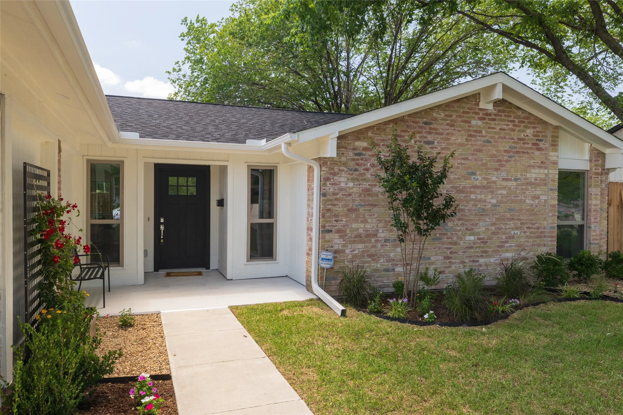 Single Family Residence For Sale in Denton County , 112 Village Drive, Lewisville, Texas 75067, 3 Bedroom, 2 Bathroom, 2 Garage spaces, 1,500 Sqft, built in 1970, mls#21285616, Real Estate Agent in Lewisville, Homes For Sale in Denton county, Homes For Sale in Lewisville, Realtor in Lewisville Texas, Real Estate Brokerage Independent Realty Texas, Luminita Cordes Realtor