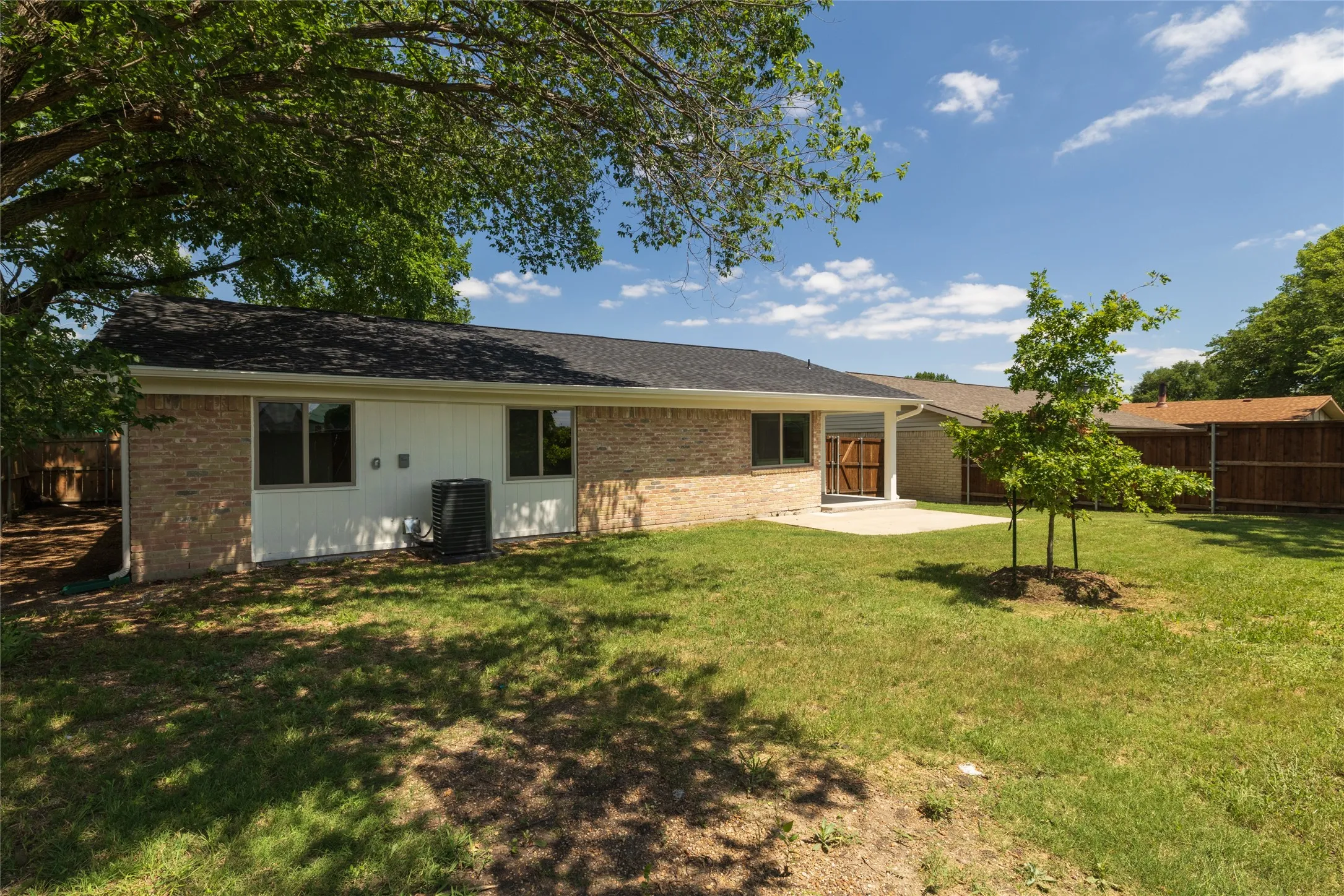 Single Family Residence For Sale in Denton County , 112 Village Drive, Lewisville, Texas 75067, 3 Bedroom, 2 Bathroom, 2 Garage spaces, 1,500 Sqft, built in 1970, mls#21285616, Real Estate Agent in Lewisville, Homes For Sale in Denton county, Homes For Sale in Lewisville, Realtor in Lewisville Texas, Real Estate Brokerage Independent Realty Texas, Luminita Cordes Realtor