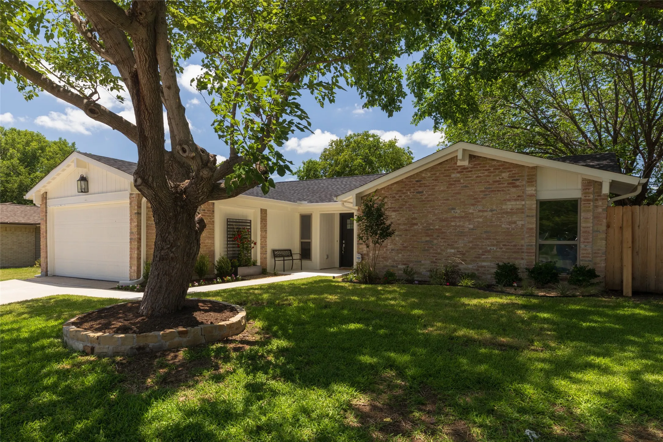 Single Family Residence For Sale in Denton County , 112 Village Drive, Lewisville, Texas 75067, 3 Bedroom, 2 Bathroom, 2 Garage spaces, 1,500 Sqft, built in 1970, mls#21285616, Real Estate Agent in Lewisville, Homes For Sale in Denton county, Homes For Sale in Lewisville, Realtor in Lewisville Texas, Real Estate Brokerage Independent Realty Texas, Luminita Cordes Realtor