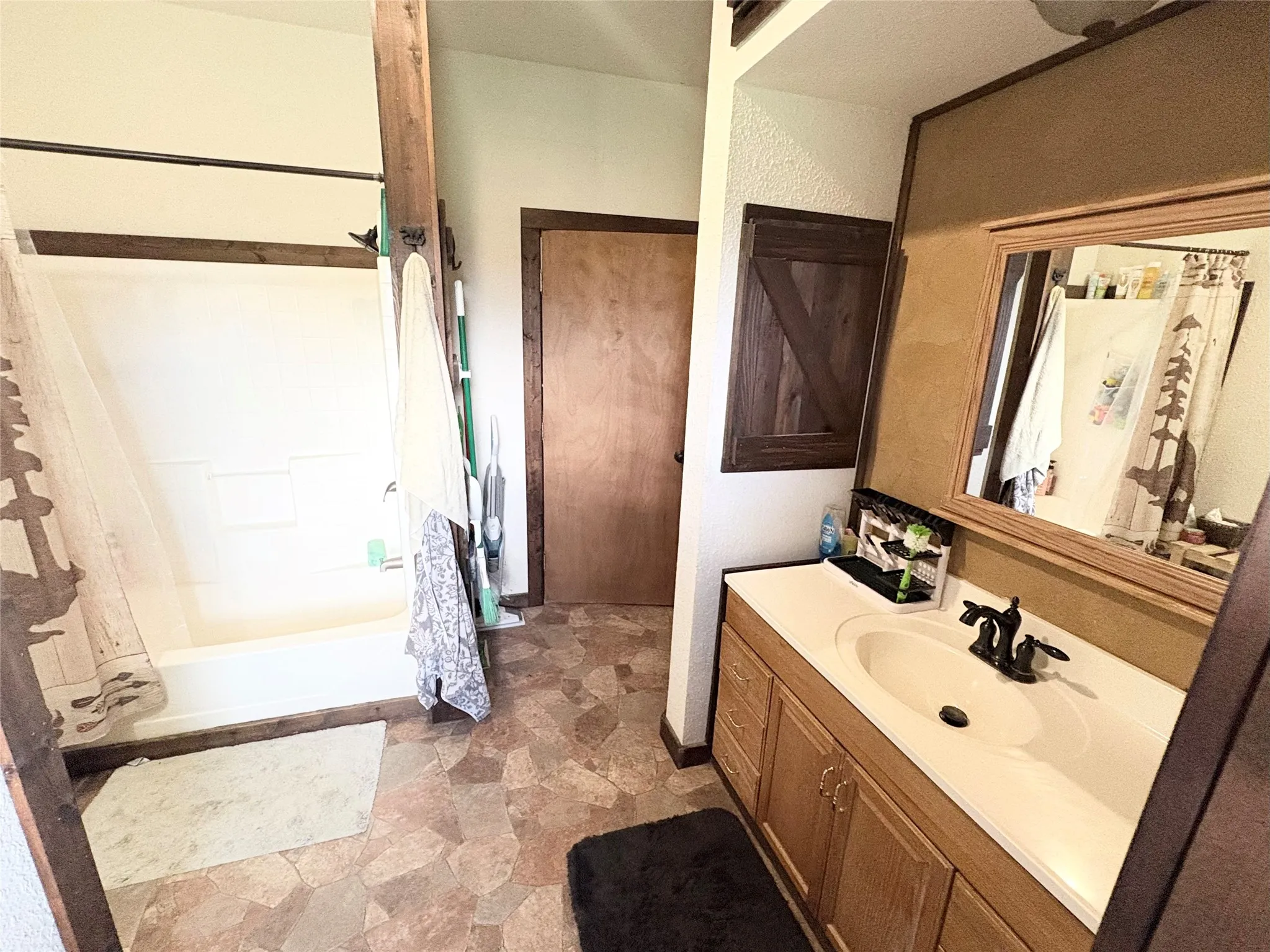 Single Family Residence For Sale in Eastland County , 1117 N Tiffin Road, Ranger, Texas 76470, 3 Bedroom, 2 Bathroom, Garage spaces, 1,860 Sqft, built in 1930, mls#21285850, Real Estate Agent in Ranger, Homes For Sale in Eastland county, Homes For Sale in Ranger, Realtor in Ranger Texas, Real Estate Brokerage Independent Realty Texas, Luminita Cordes Realtor