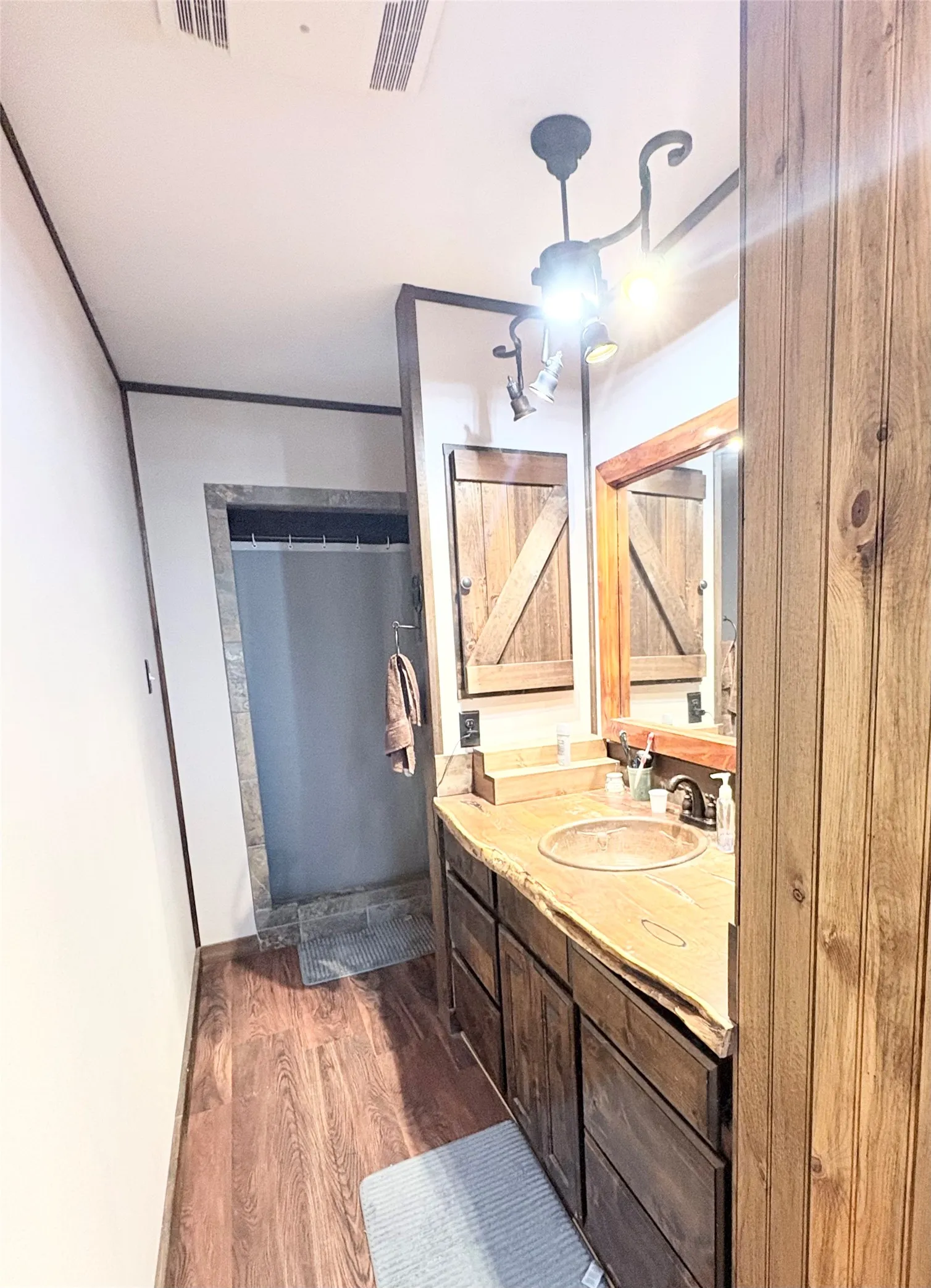 Single Family Residence For Sale in Eastland County , 1117 N Tiffin Road, Ranger, Texas 76470, 3 Bedroom, 2 Bathroom, Garage spaces, 1,860 Sqft, built in 1930, mls#21285850, Real Estate Agent in Ranger, Homes For Sale in Eastland county, Homes For Sale in Ranger, Realtor in Ranger Texas, Real Estate Brokerage Independent Realty Texas, Luminita Cordes Realtor