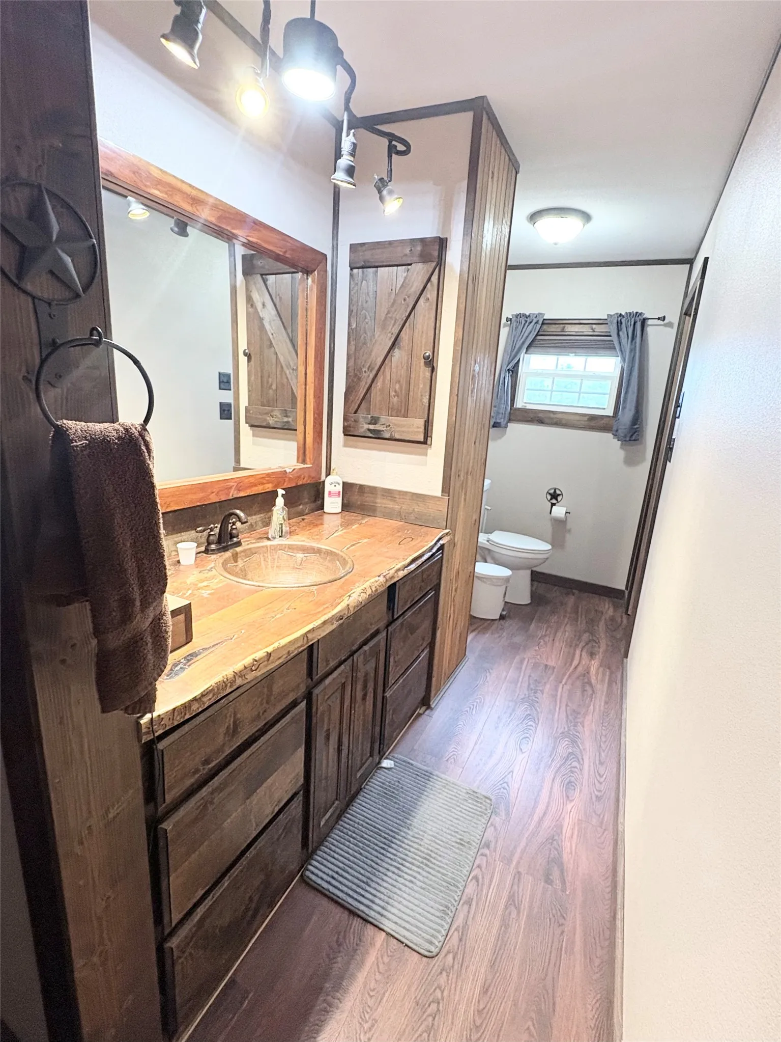 Single Family Residence For Sale in Eastland County , 1117 N Tiffin Road, Ranger, Texas 76470, 3 Bedroom, 2 Bathroom, Garage spaces, 1,860 Sqft, built in 1930, mls#21285850, Real Estate Agent in Ranger, Homes For Sale in Eastland county, Homes For Sale in Ranger, Realtor in Ranger Texas, Real Estate Brokerage Independent Realty Texas, Luminita Cordes Realtor