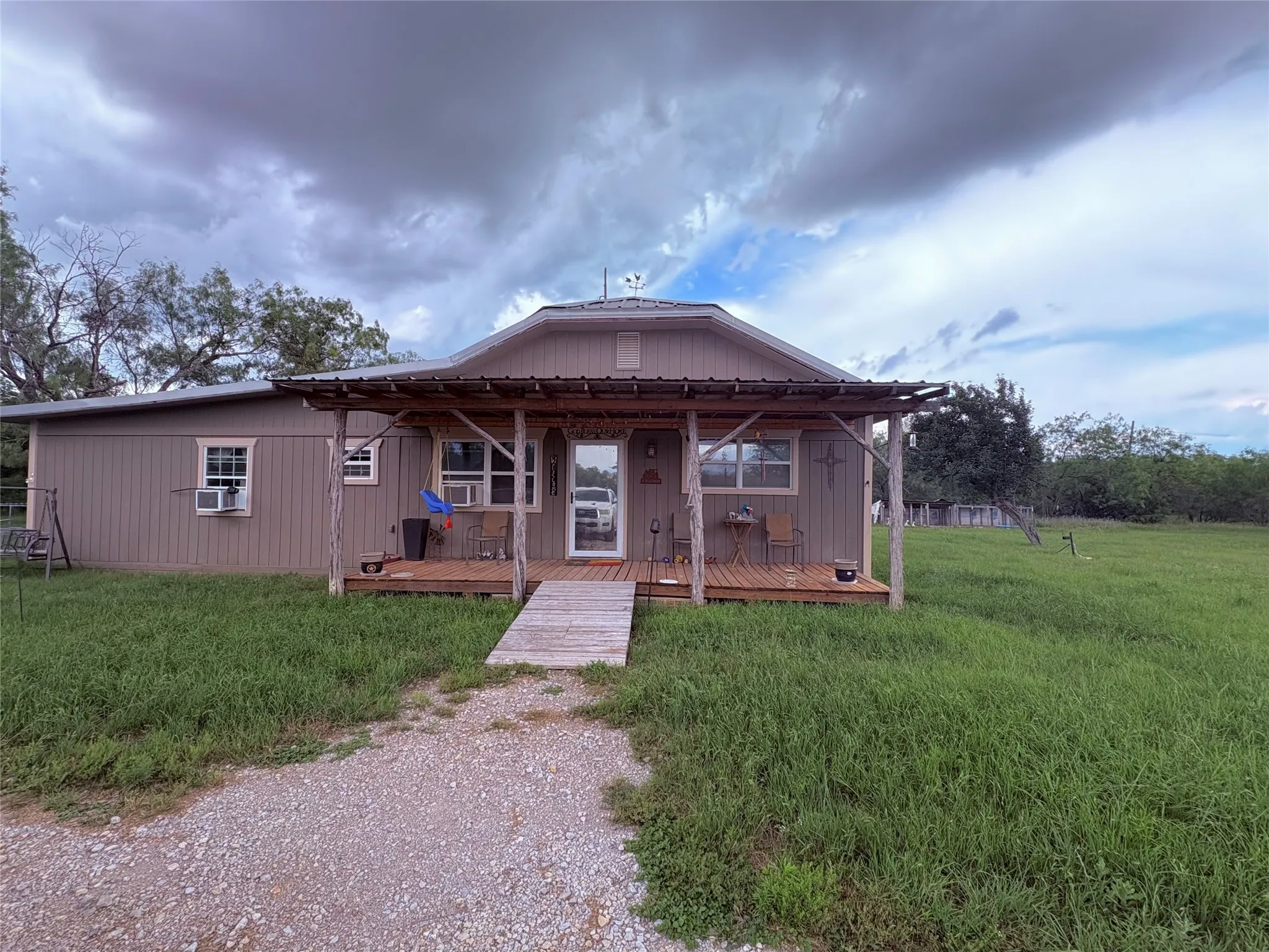 Single Family Residence For Sale in Eastland County , 1117 N Tiffin Road, Ranger, Texas 76470, 3 Bedroom, 2 Bathroom, Garage spaces, 1,860 Sqft, built in 1930, mls#21285850, Real Estate Agent in Ranger, Homes For Sale in Eastland county, Homes For Sale in Ranger, Realtor in Ranger Texas, Real Estate Brokerage Independent Realty Texas, Luminita Cordes Realtor