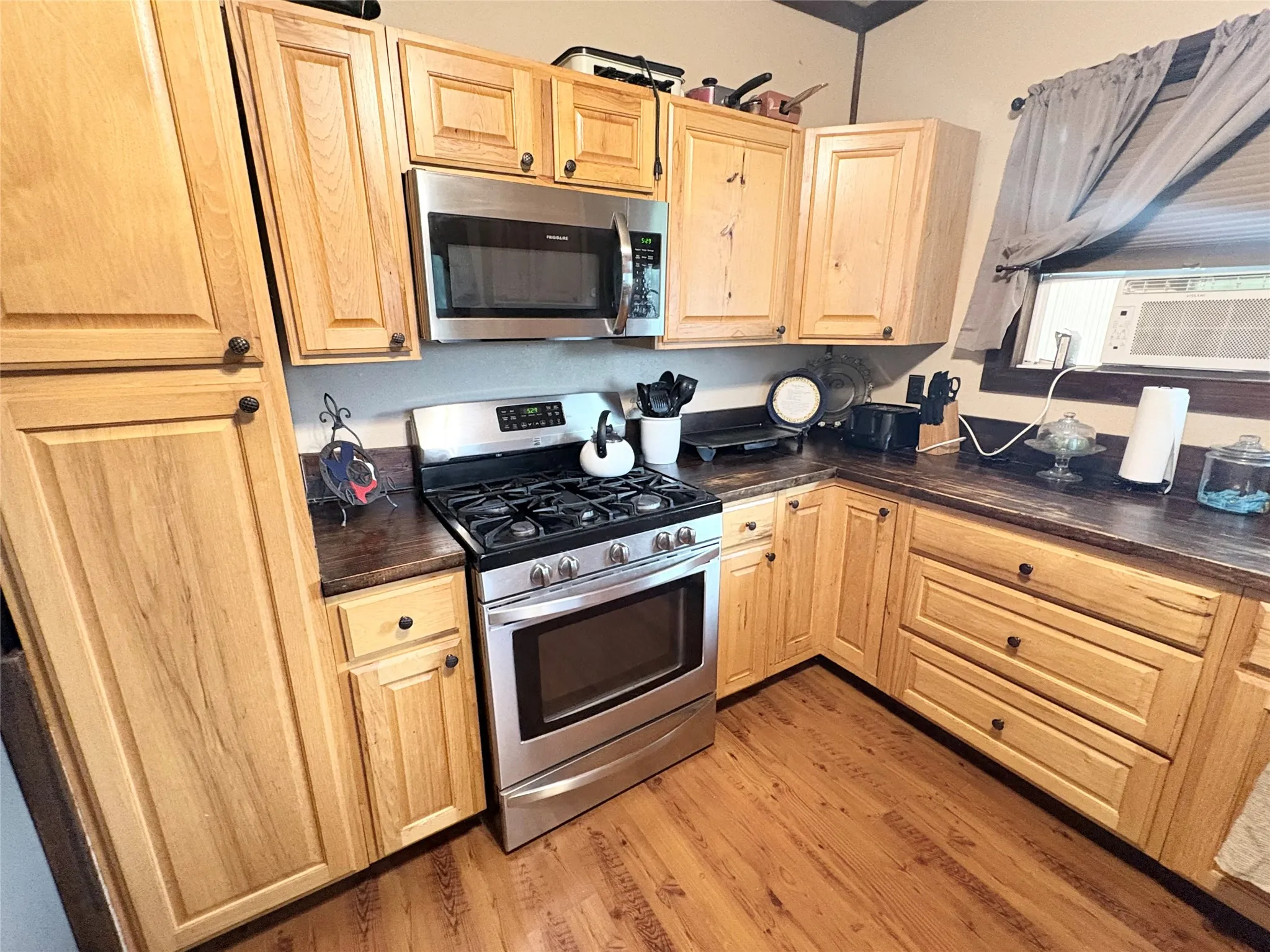 Single Family Residence For Sale in Eastland County , 1117 N Tiffin Road, Ranger, Texas 76470, 3 Bedroom, 2 Bathroom, Garage spaces, 1,860 Sqft, built in 1930, mls#21285850, Real Estate Agent in Ranger, Homes For Sale in Eastland county, Homes For Sale in Ranger, Realtor in Ranger Texas, Real Estate Brokerage Independent Realty Texas, Luminita Cordes Realtor