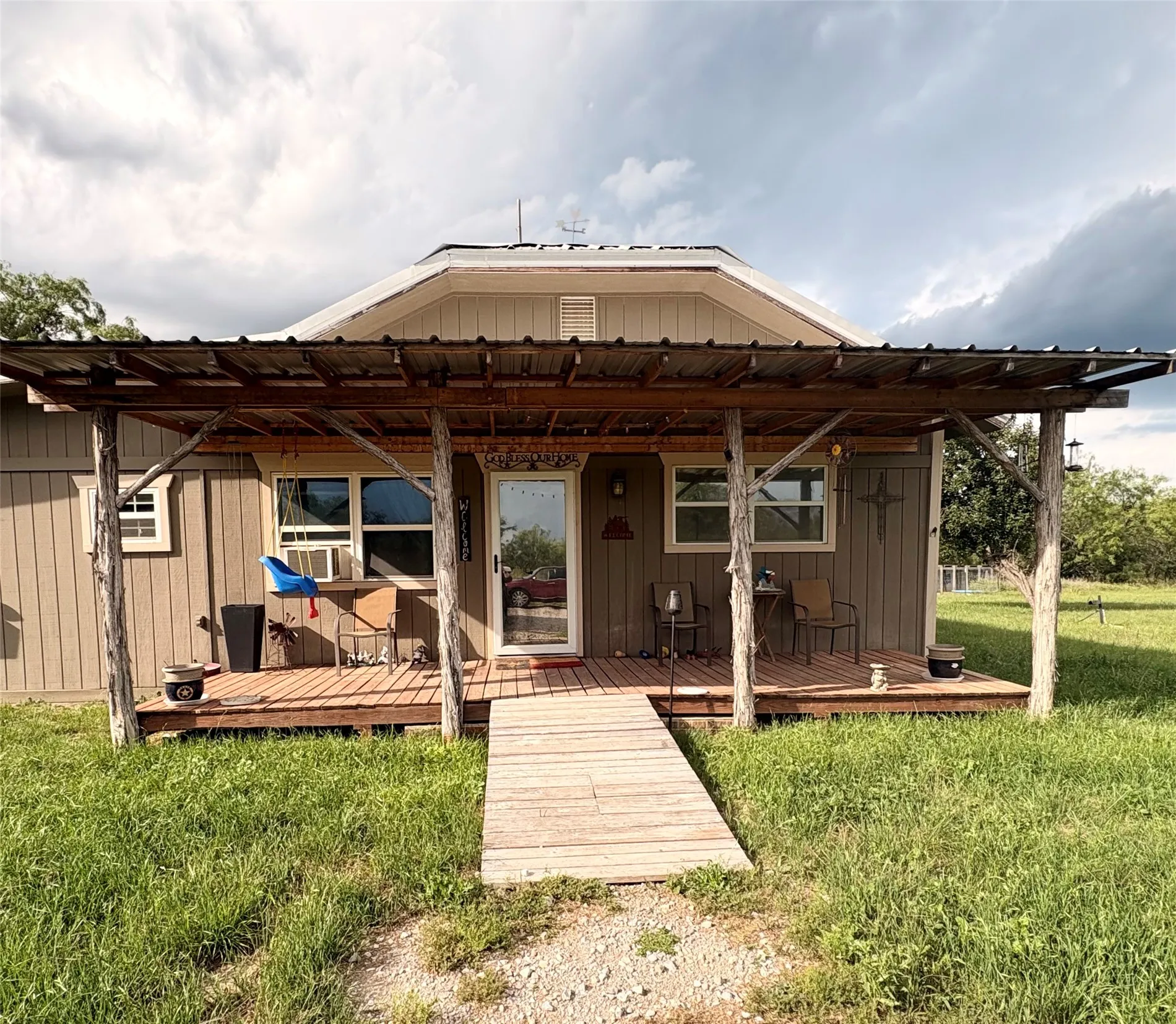 Single Family Residence For Sale in Eastland County , 1117 N Tiffin Road, Ranger, Texas 76470, 3 Bedroom, 2 Bathroom, Garage spaces, 1,860 Sqft, built in 1930, mls#21285850, Real Estate Agent in Ranger, Homes For Sale in Eastland county, Homes For Sale in Ranger, Realtor in Ranger Texas, Real Estate Brokerage Independent Realty Texas, Luminita Cordes Realtor