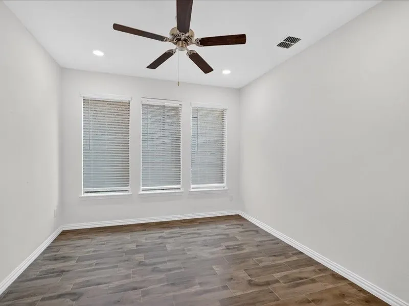 Single Family Residence For Rent in Denton County , 1501 Lake Grove Drive, Little Elm, Texas 75068, 5 Bedroom, 5 Bathroom, 2 Garage spaces, 3,361 Sqft, built in 2021, mls#21285439, Real Estate Agent in Little Elm, Homes For Rent in Denton county, Homes For Rent in Little Elm, Realtor in Little Elm Texas, Real Estate Brokerage Independent Realty Texas, Luminita Cordes Realtor