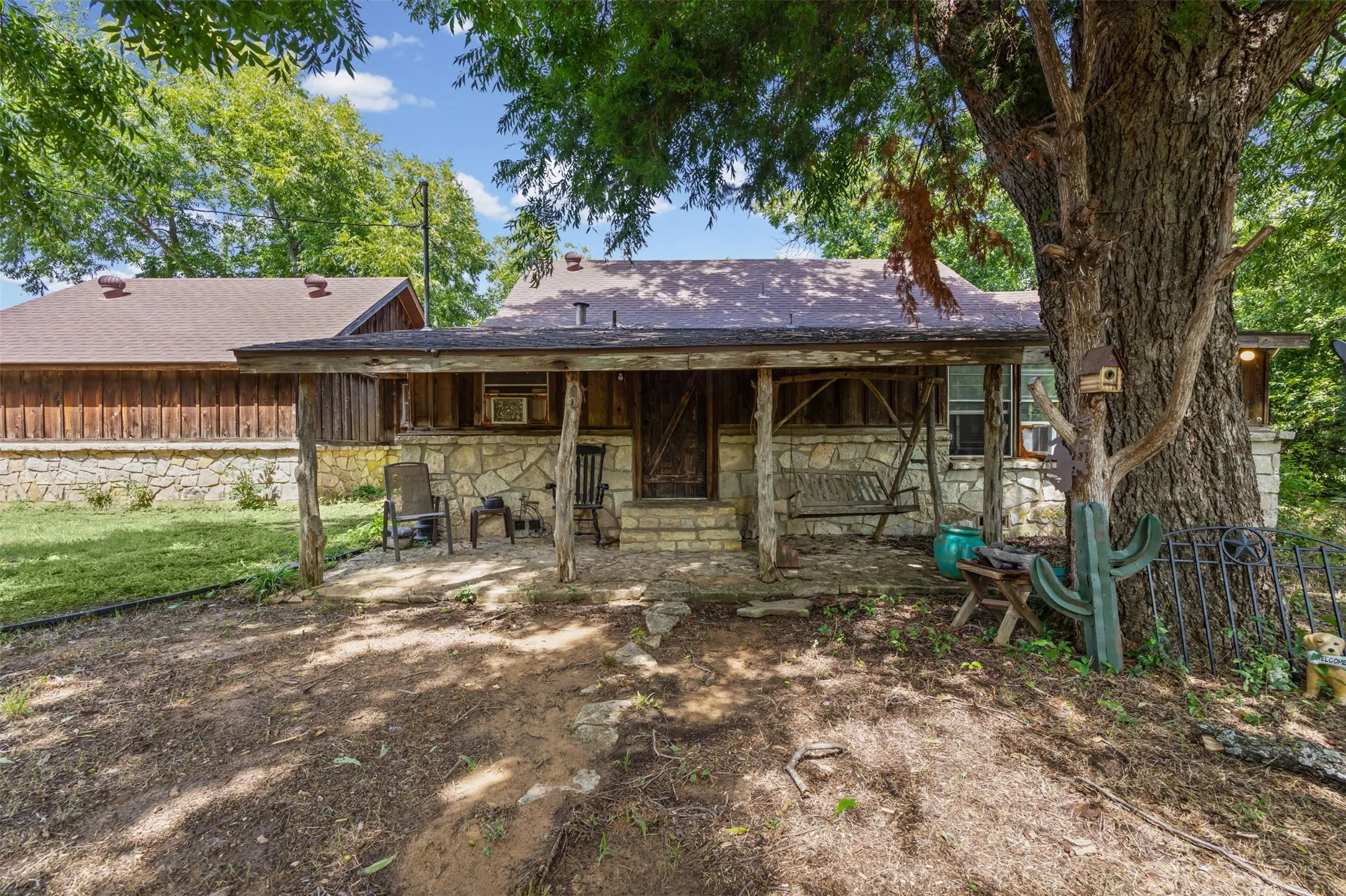 Single Family Residence For Sale in Johnson County , 8401 Fm 2738, Burleson, Texas 76028, 3 Bedroom, 2 Bathroom, 2 Garage spaces, 1,922 Sqft, built in 1985, mls#21285493, Real Estate Agent in Burleson, Homes For Sale in Johnson county, Homes For Sale in Burleson, Realtor in Burleson Texas, Real Estate Brokerage Independent Realty Texas, Luminita Cordes Realtor