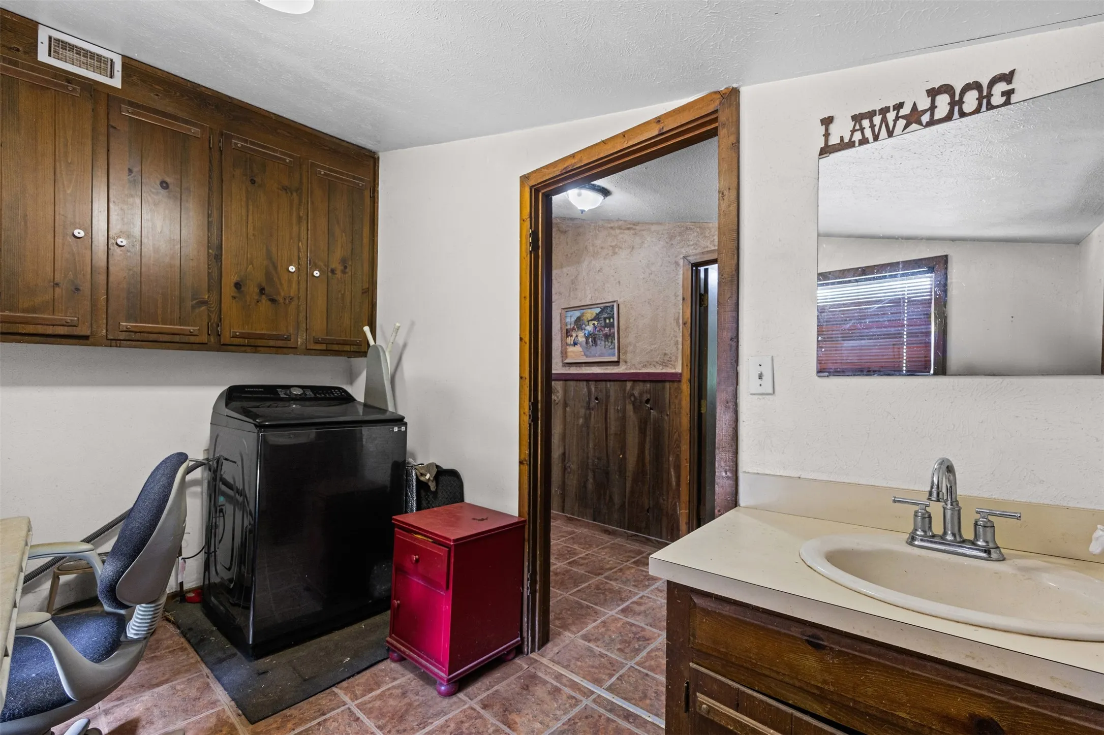 Single Family Residence For Sale in Johnson County , 8401 Fm 2738, Burleson, Texas 76028, 3 Bedroom, 2 Bathroom, 2 Garage spaces, 1,922 Sqft, built in 1985, mls#21285493, Real Estate Agent in Burleson, Homes For Sale in Johnson county, Homes For Sale in Burleson, Realtor in Burleson Texas, Real Estate Brokerage Independent Realty Texas, Luminita Cordes Realtor