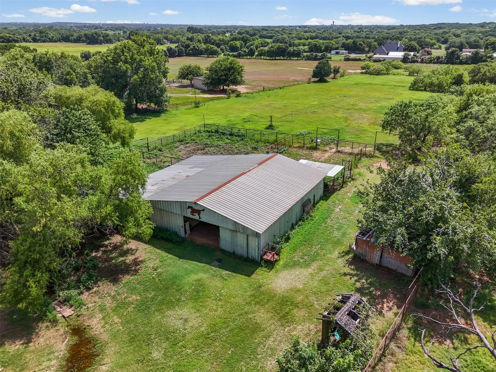Single Family Residence For Sale in Johnson County , 8401 Fm 2738, Burleson, Texas 76028, 3 Bedroom, 2 Bathroom, 2 Garage spaces, 1,922 Sqft, built in 1985, mls#21285493, Real Estate Agent in Burleson, Homes For Sale in Johnson county, Homes For Sale in Burleson, Realtor in Burleson Texas, Real Estate Brokerage Independent Realty Texas, Luminita Cordes Realtor