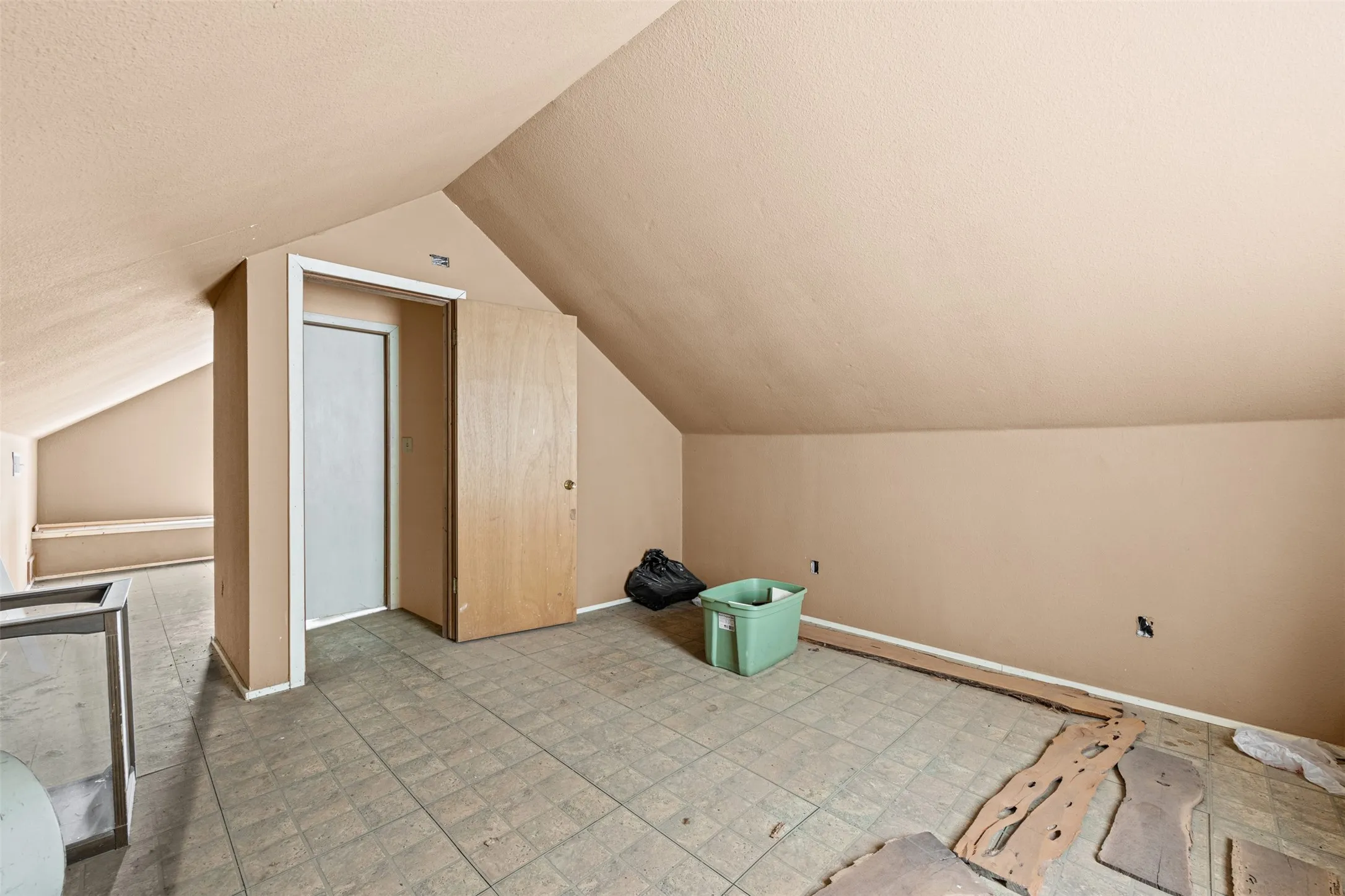 Single Family Residence For Sale in Johnson County , 8401 Fm 2738, Burleson, Texas 76028, 3 Bedroom, 2 Bathroom, 2 Garage spaces, 1,922 Sqft, built in 1985, mls#21285493, Real Estate Agent in Burleson, Homes For Sale in Johnson county, Homes For Sale in Burleson, Realtor in Burleson Texas, Real Estate Brokerage Independent Realty Texas, Luminita Cordes Realtor