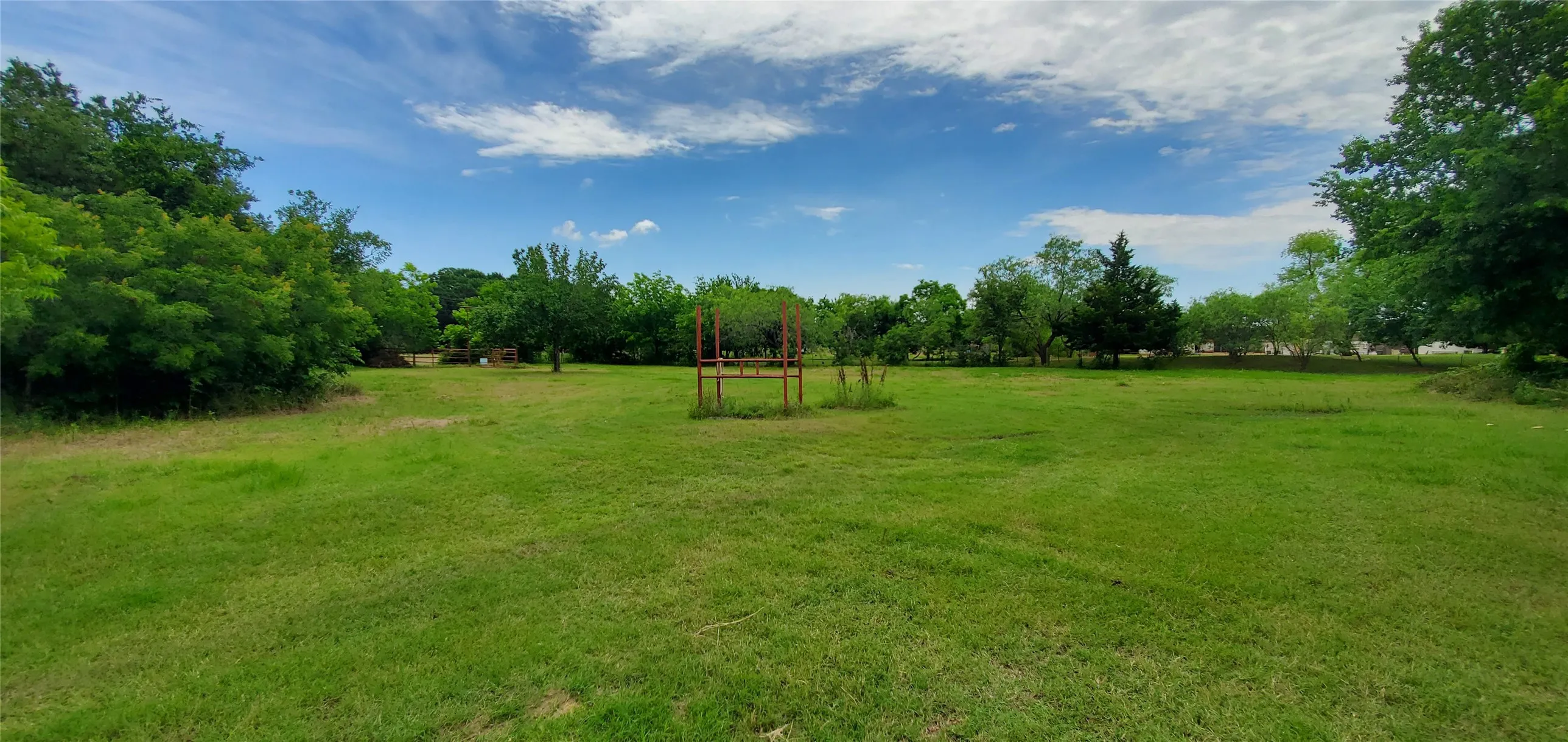 Single Family Residence For Sale in Johnson County , 8401 Fm 2738, Burleson, Texas 76028, 3 Bedroom, 2 Bathroom, 2 Garage spaces, 1,922 Sqft, built in 1985, mls#21285493, Real Estate Agent in Burleson, Homes For Sale in Johnson county, Homes For Sale in Burleson, Realtor in Burleson Texas, Real Estate Brokerage Independent Realty Texas, Luminita Cordes Realtor