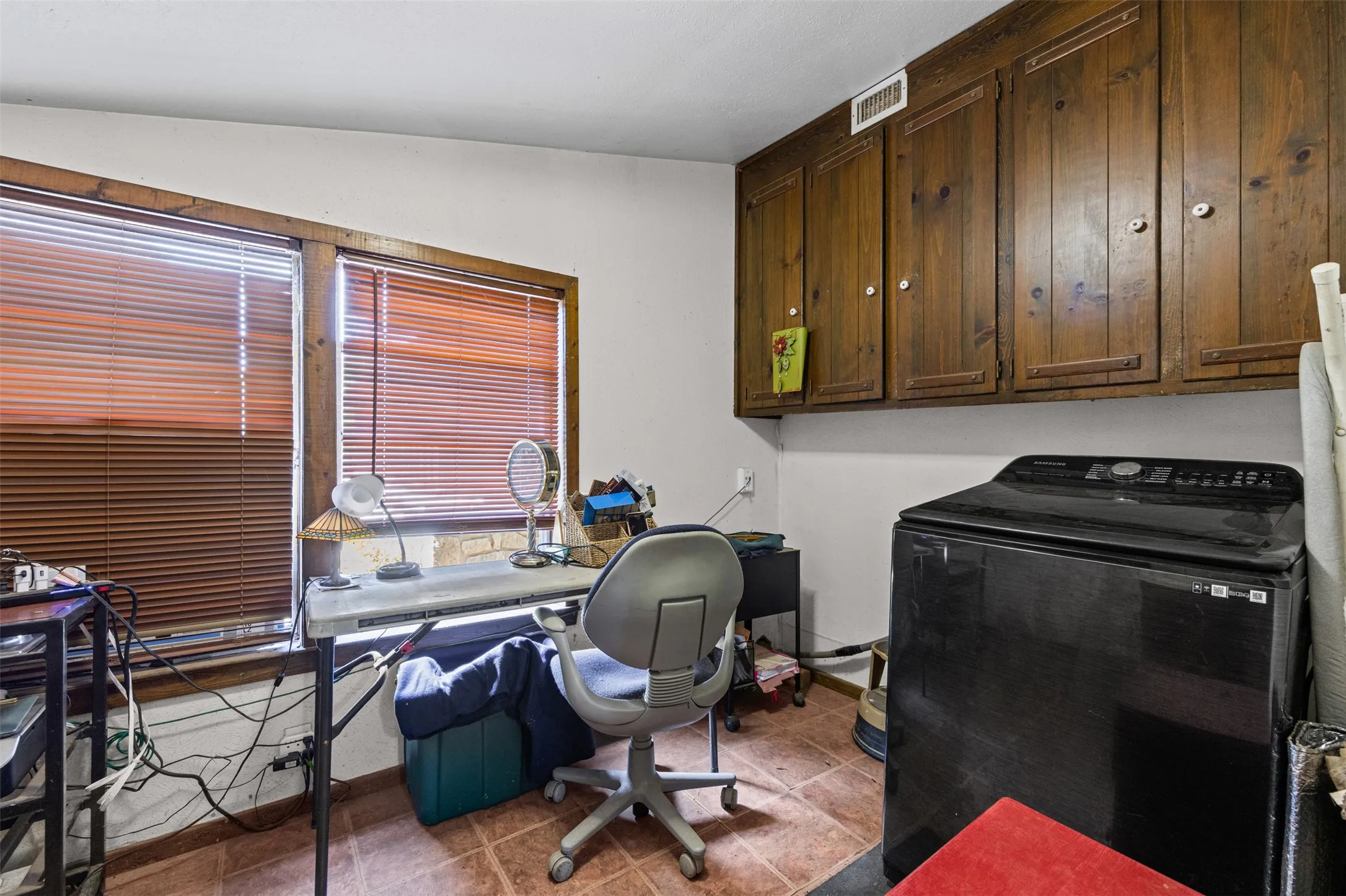 Single Family Residence For Sale in Johnson County , 8401 Fm 2738, Burleson, Texas 76028, 3 Bedroom, 2 Bathroom, 2 Garage spaces, 1,922 Sqft, built in 1985, mls#21285493, Real Estate Agent in Burleson, Homes For Sale in Johnson county, Homes For Sale in Burleson, Realtor in Burleson Texas, Real Estate Brokerage Independent Realty Texas, Luminita Cordes Realtor