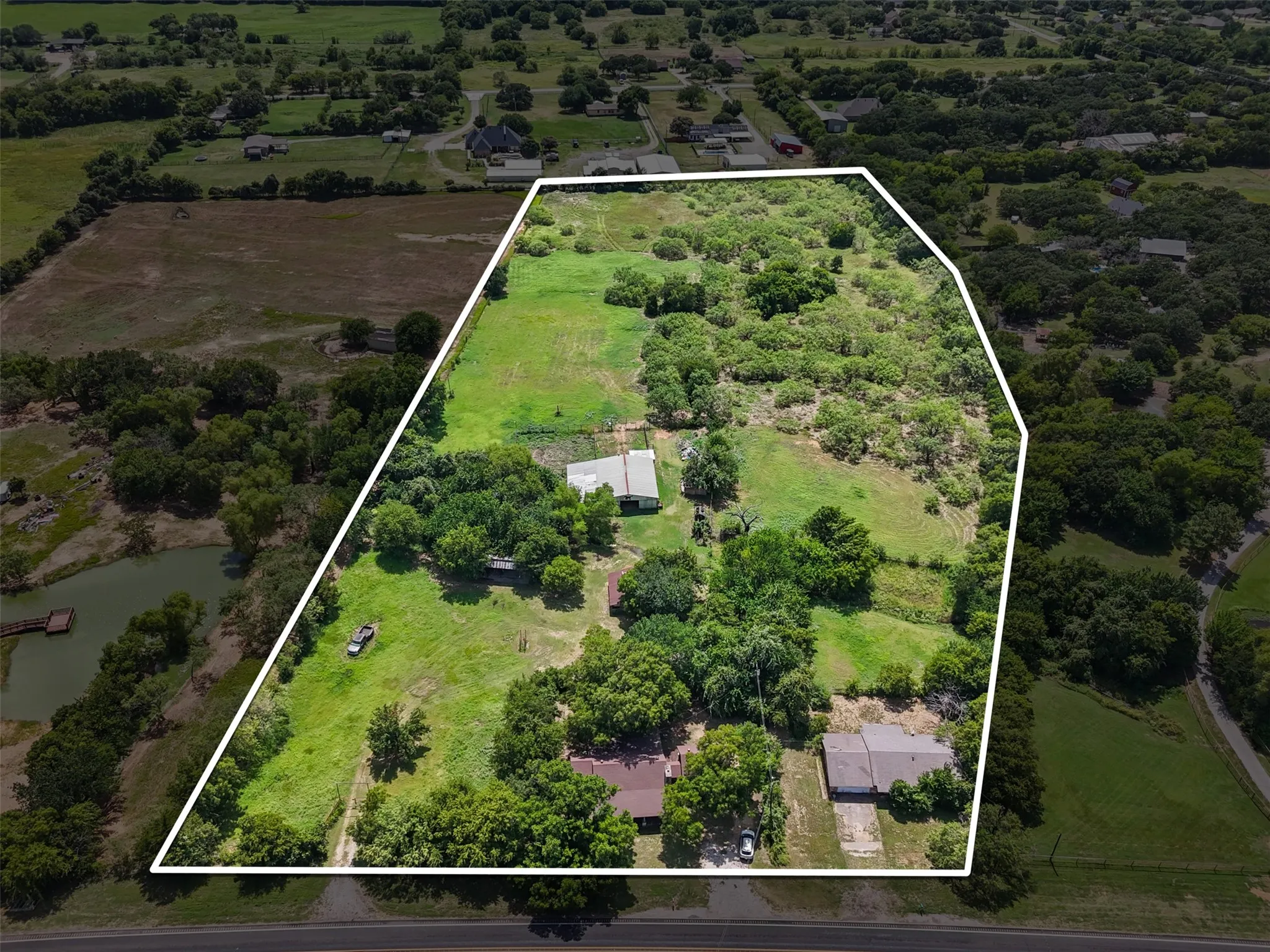 Single Family Residence For Sale in Johnson County , 8401 Fm 2738, Burleson, Texas 76028, 3 Bedroom, 2 Bathroom, 2 Garage spaces, 1,922 Sqft, built in 1985, mls#21285493, Real Estate Agent in Burleson, Homes For Sale in Johnson county, Homes For Sale in Burleson, Realtor in Burleson Texas, Real Estate Brokerage Independent Realty Texas, Luminita Cordes Realtor