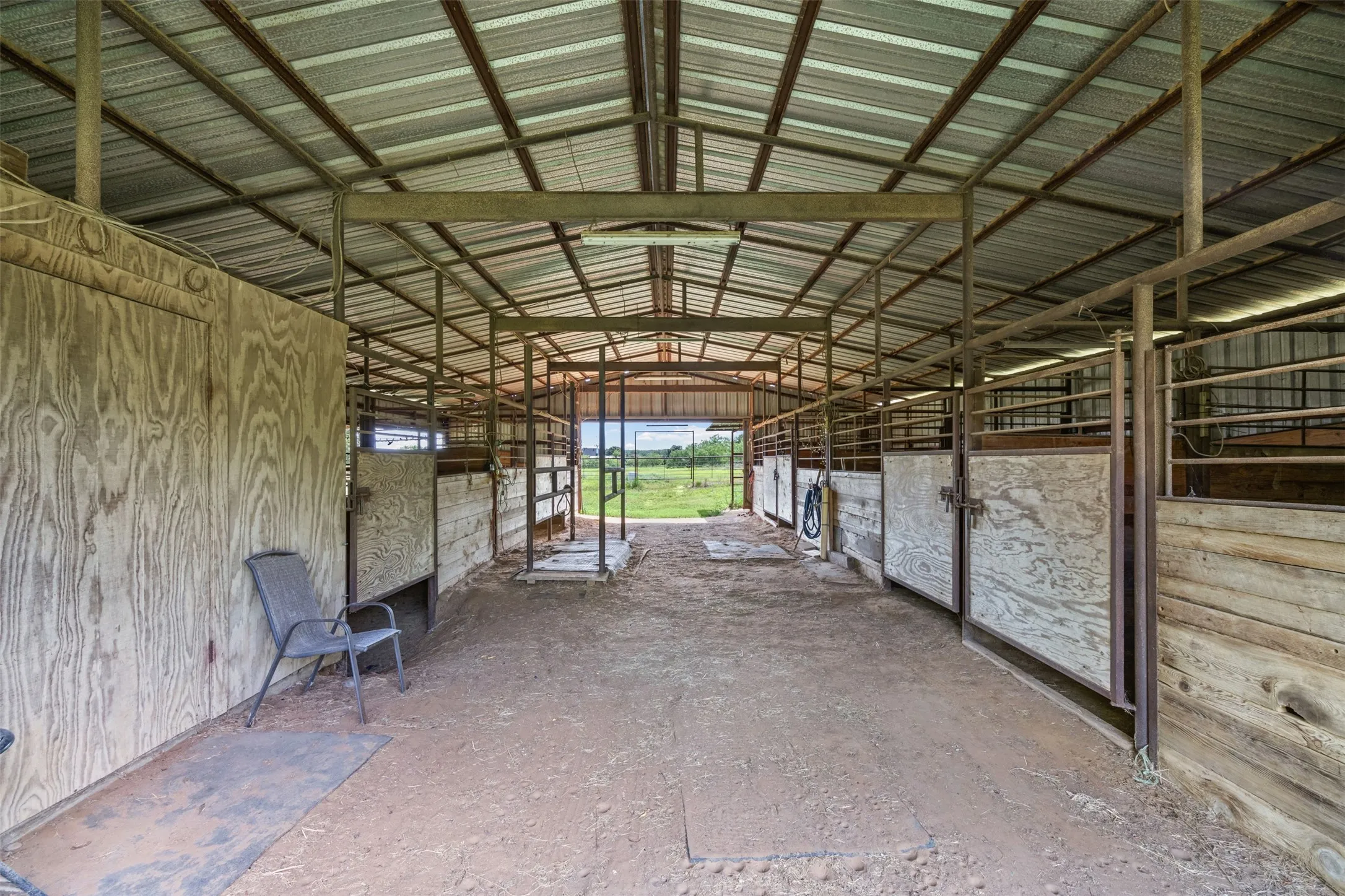 Single Family Residence For Sale in Johnson County , 8401 Fm 2738, Burleson, Texas 76028, 3 Bedroom, 2 Bathroom, 2 Garage spaces, 1,922 Sqft, built in 1985, mls#21285493, Real Estate Agent in Burleson, Homes For Sale in Johnson county, Homes For Sale in Burleson, Realtor in Burleson Texas, Real Estate Brokerage Independent Realty Texas, Luminita Cordes Realtor
