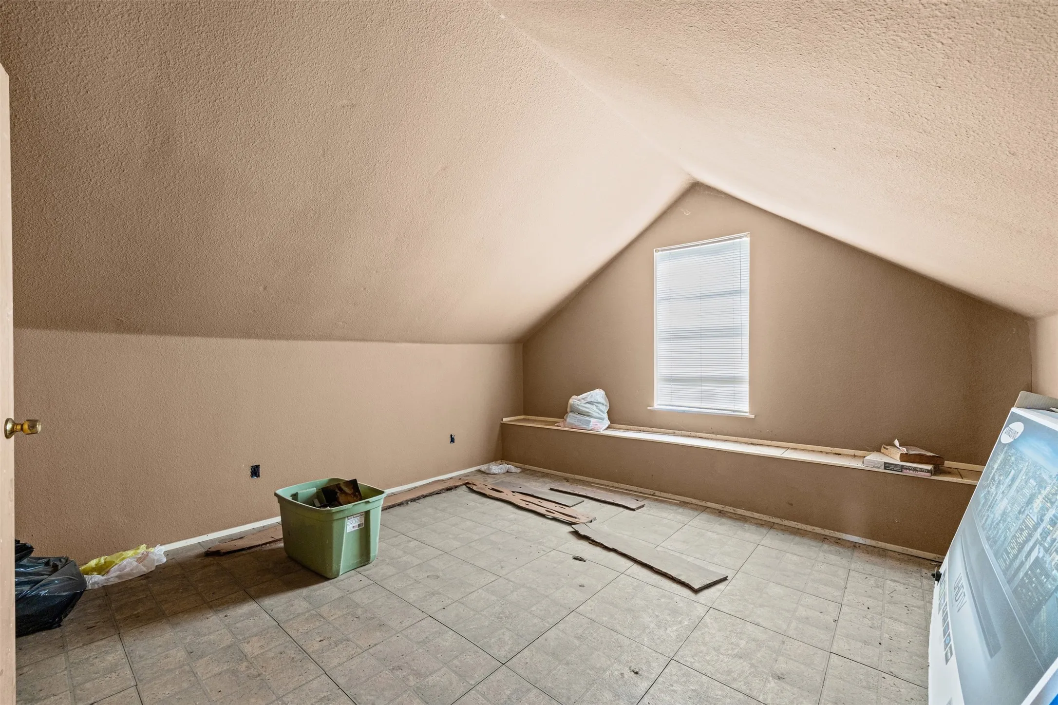 Single Family Residence For Sale in Johnson County , 8401 Fm 2738, Burleson, Texas 76028, 3 Bedroom, 2 Bathroom, 2 Garage spaces, 1,922 Sqft, built in 1985, mls#21285493, Real Estate Agent in Burleson, Homes For Sale in Johnson county, Homes For Sale in Burleson, Realtor in Burleson Texas, Real Estate Brokerage Independent Realty Texas, Luminita Cordes Realtor