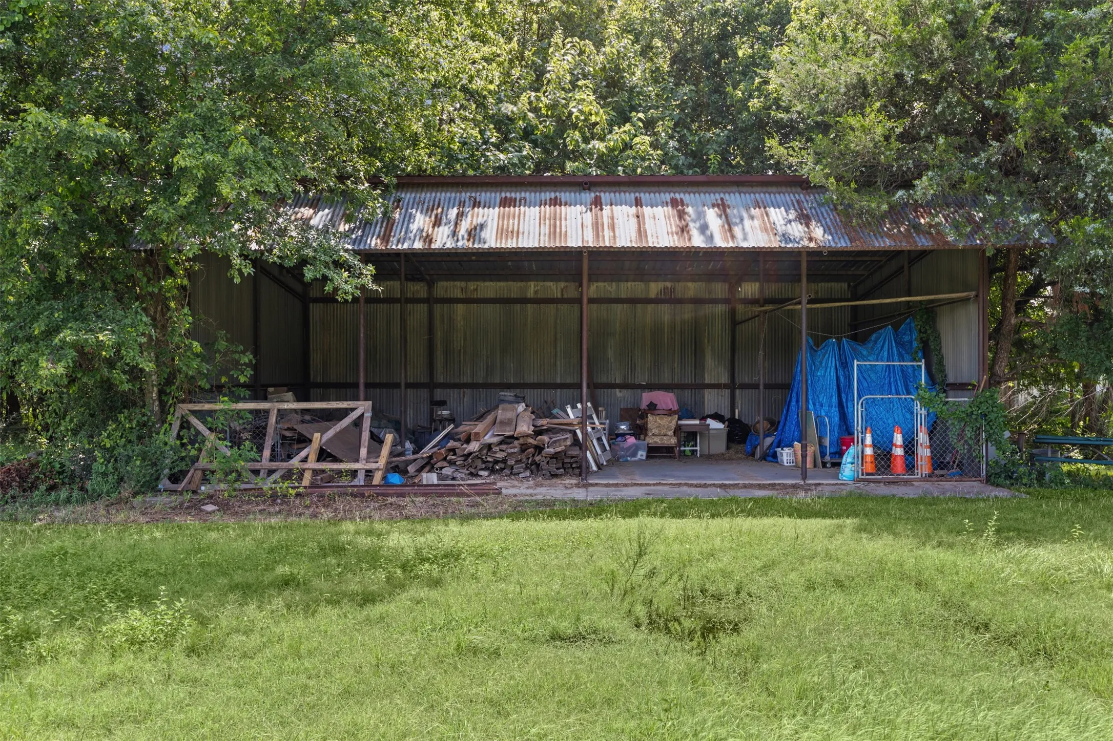 Single Family Residence For Sale in Johnson County , 8401 Fm 2738, Burleson, Texas 76028, 3 Bedroom, 2 Bathroom, 2 Garage spaces, 1,922 Sqft, built in 1985, mls#21285493, Real Estate Agent in Burleson, Homes For Sale in Johnson county, Homes For Sale in Burleson, Realtor in Burleson Texas, Real Estate Brokerage Independent Realty Texas, Luminita Cordes Realtor