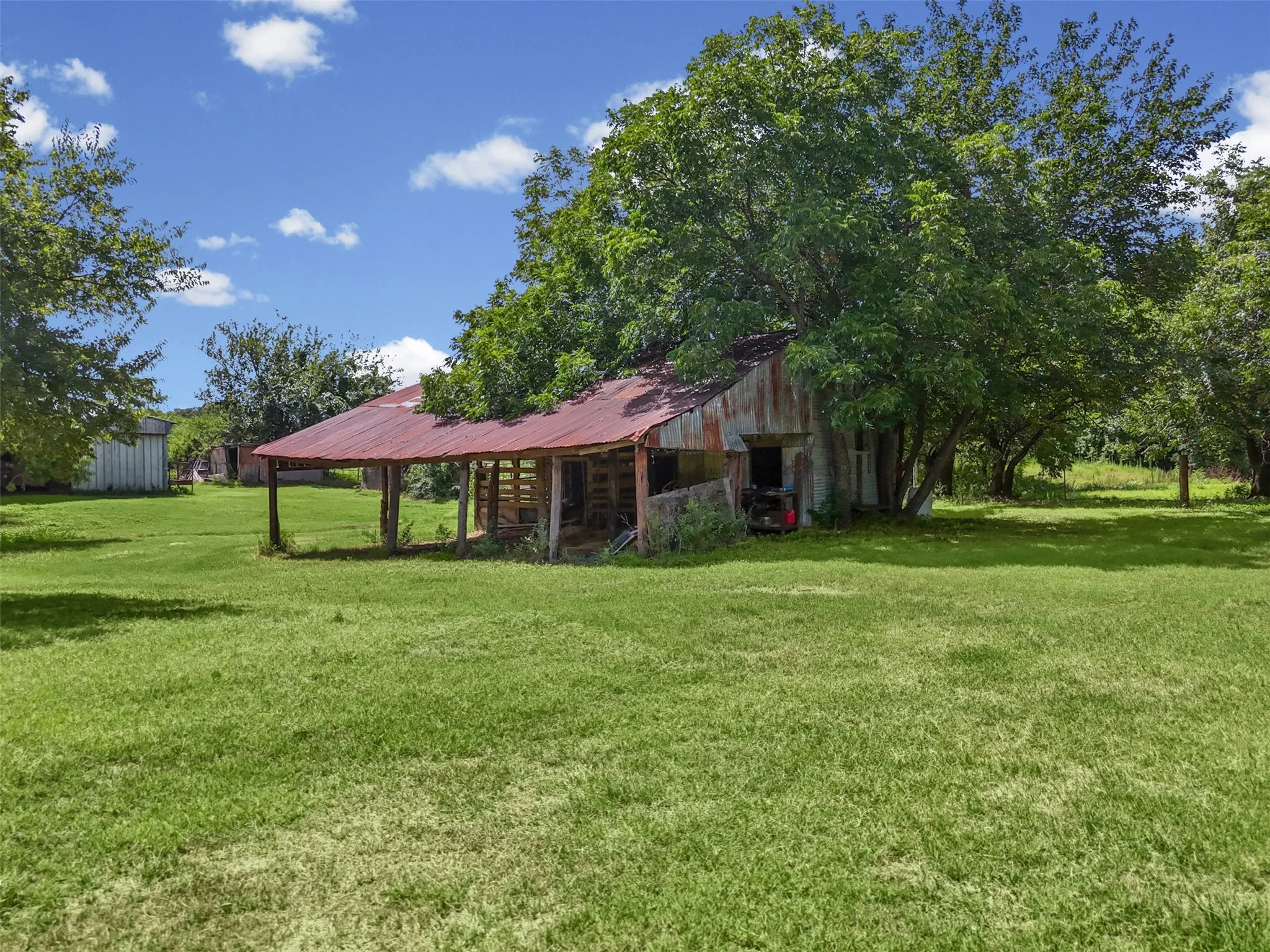 Single Family Residence For Sale in Johnson County , 8401 Fm 2738, Burleson, Texas 76028, 3 Bedroom, 2 Bathroom, 2 Garage spaces, 1,922 Sqft, built in 1985, mls#21285493, Real Estate Agent in Burleson, Homes For Sale in Johnson county, Homes For Sale in Burleson, Realtor in Burleson Texas, Real Estate Brokerage Independent Realty Texas, Luminita Cordes Realtor