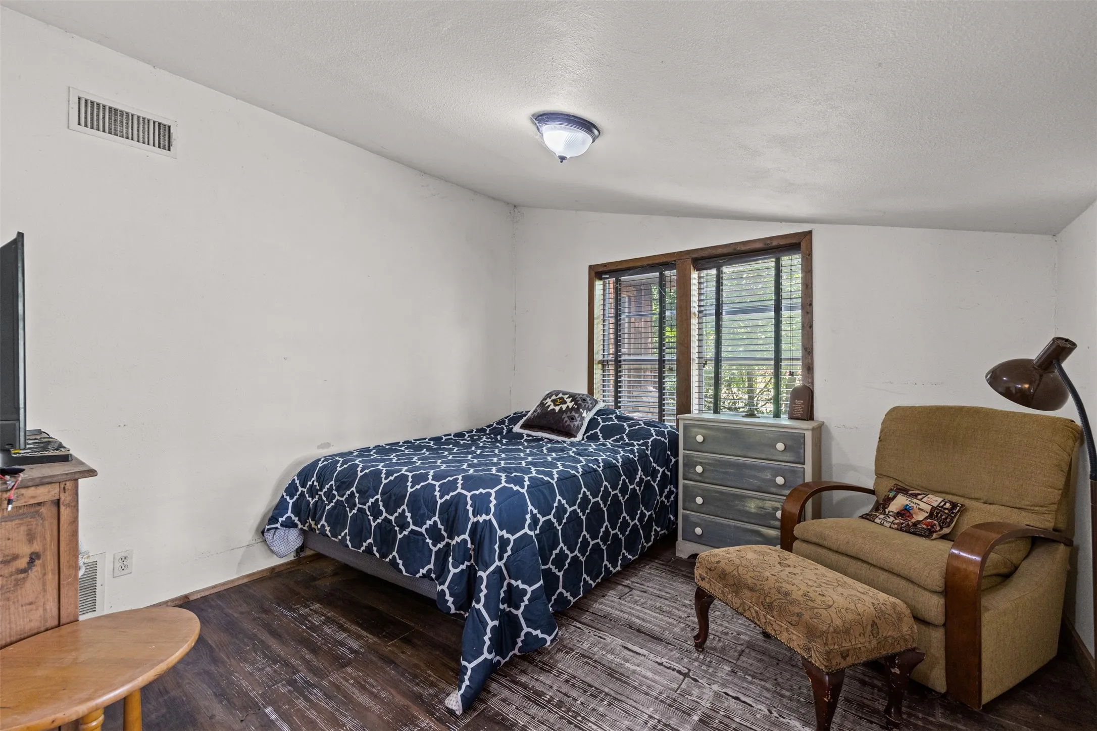 Single Family Residence For Sale in Johnson County , 8401 Fm 2738, Burleson, Texas 76028, 3 Bedroom, 2 Bathroom, 2 Garage spaces, 1,922 Sqft, built in 1985, mls#21285493, Real Estate Agent in Burleson, Homes For Sale in Johnson county, Homes For Sale in Burleson, Realtor in Burleson Texas, Real Estate Brokerage Independent Realty Texas, Luminita Cordes Realtor