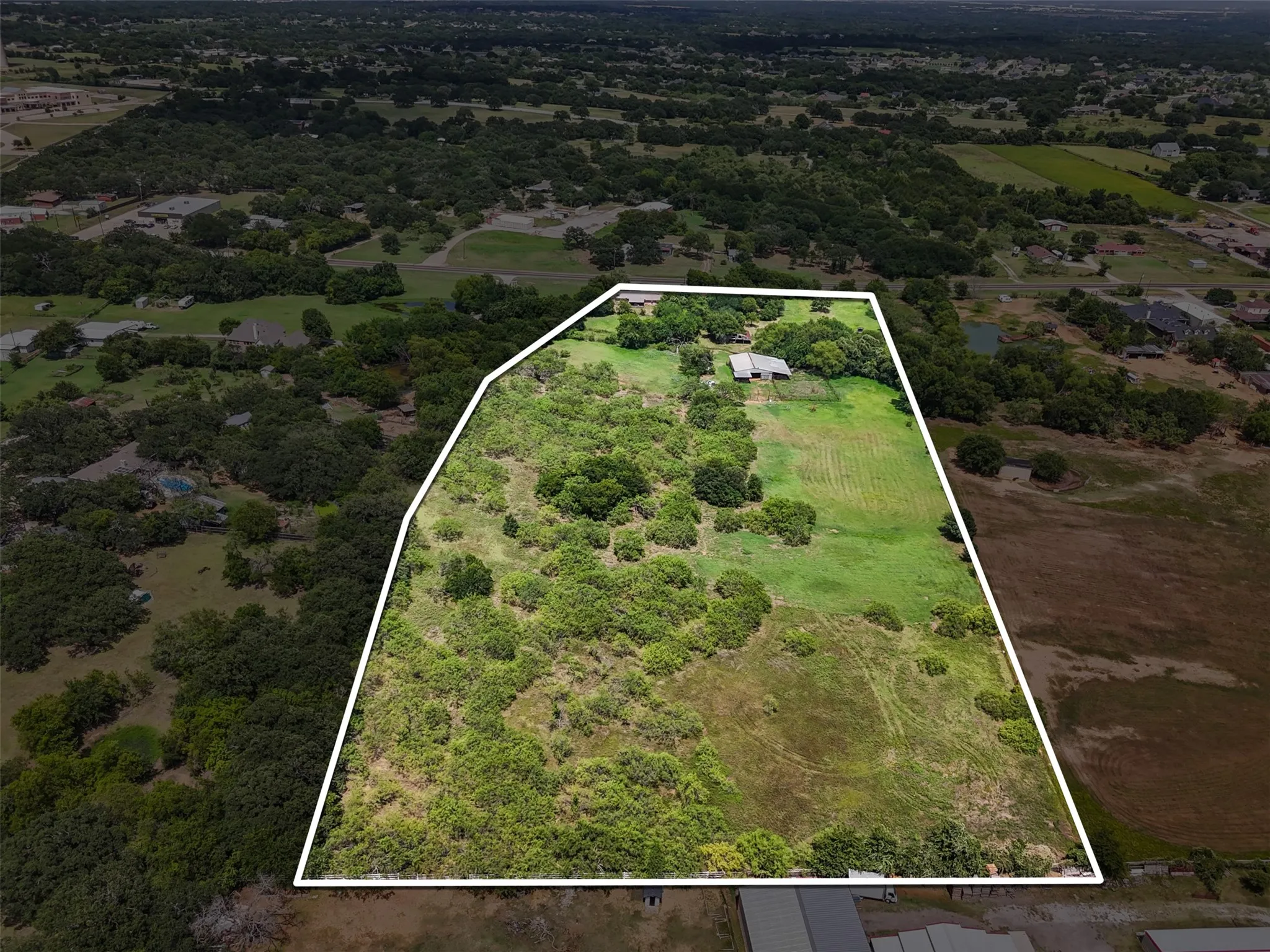 Single Family Residence For Sale in Johnson County , 8401 Fm 2738, Burleson, Texas 76028, 3 Bedroom, 2 Bathroom, 2 Garage spaces, 1,922 Sqft, built in 1985, mls#21285493, Real Estate Agent in Burleson, Homes For Sale in Johnson county, Homes For Sale in Burleson, Realtor in Burleson Texas, Real Estate Brokerage Independent Realty Texas, Luminita Cordes Realtor
