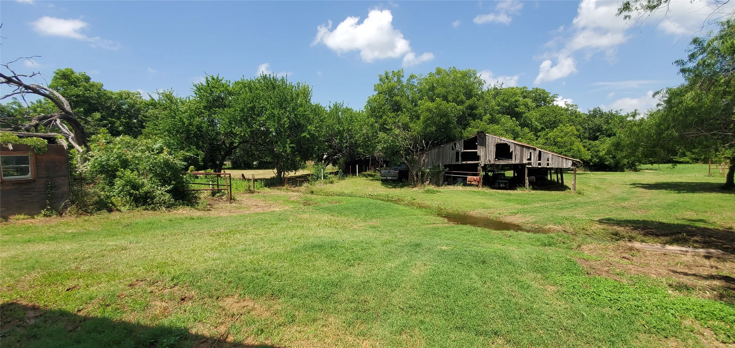 Single Family Residence For Sale in Johnson County , 8401 Fm 2738, Burleson, Texas 76028, 3 Bedroom, 2 Bathroom, 2 Garage spaces, 1,922 Sqft, built in 1985, mls#21285493, Real Estate Agent in Burleson, Homes For Sale in Johnson county, Homes For Sale in Burleson, Realtor in Burleson Texas, Real Estate Brokerage Independent Realty Texas, Luminita Cordes Realtor