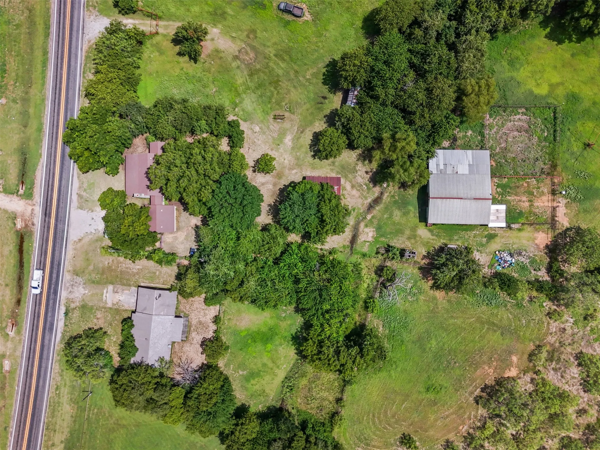 Single Family Residence For Sale in Johnson County , 8401 Fm 2738, Burleson, Texas 76028, 3 Bedroom, 2 Bathroom, 2 Garage spaces, 1,922 Sqft, built in 1985, mls#21285493, Real Estate Agent in Burleson, Homes For Sale in Johnson county, Homes For Sale in Burleson, Realtor in Burleson Texas, Real Estate Brokerage Independent Realty Texas, Luminita Cordes Realtor