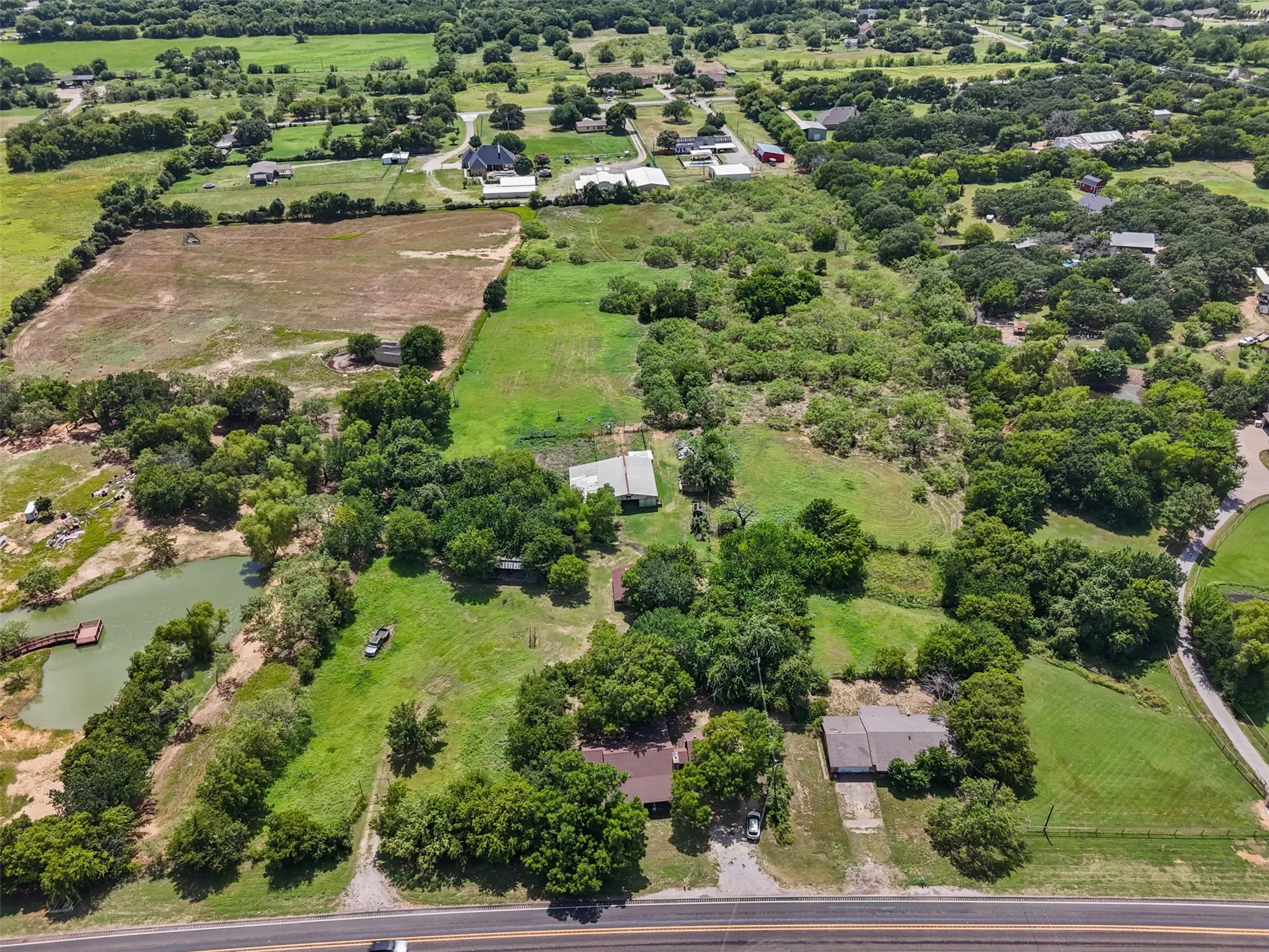 Single Family Residence For Sale in Johnson County , 8401 Fm 2738, Burleson, Texas 76028, 3 Bedroom, 2 Bathroom, 2 Garage spaces, 1,922 Sqft, built in 1985, mls#21285493, Real Estate Agent in Burleson, Homes For Sale in Johnson county, Homes For Sale in Burleson, Realtor in Burleson Texas, Real Estate Brokerage Independent Realty Texas, Luminita Cordes Realtor