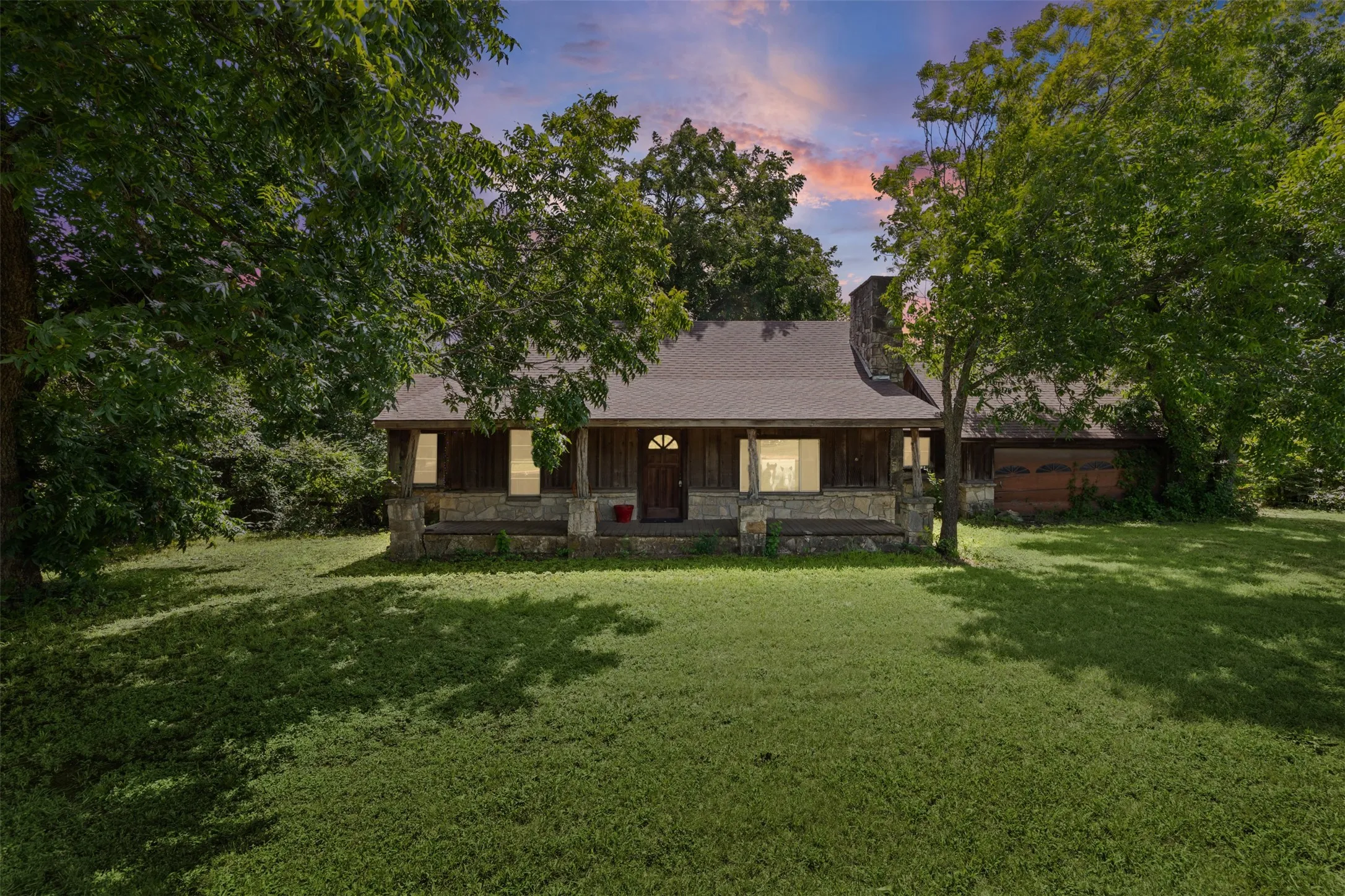 Single Family Residence For Sale in Johnson County , 8401 Fm 2738, Burleson, Texas 76028, 3 Bedroom, 2 Bathroom, 2 Garage spaces, 1,922 Sqft, built in 1985, mls#21285493, Real Estate Agent in Burleson, Homes For Sale in Johnson county, Homes For Sale in Burleson, Realtor in Burleson Texas, Real Estate Brokerage Independent Realty Texas, Luminita Cordes Realtor
