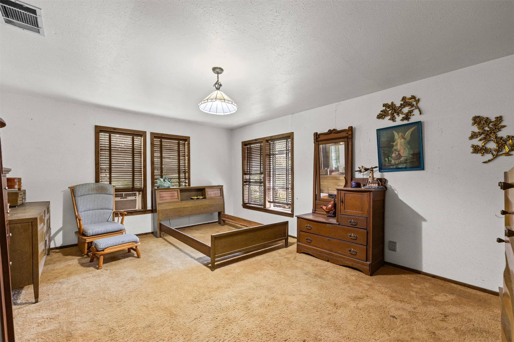 Single Family Residence For Sale in Johnson County , 8401 Fm 2738, Burleson, Texas 76028, 3 Bedroom, 2 Bathroom, 2 Garage spaces, 1,922 Sqft, built in 1985, mls#21285493, Real Estate Agent in Burleson, Homes For Sale in Johnson county, Homes For Sale in Burleson, Realtor in Burleson Texas, Real Estate Brokerage Independent Realty Texas, Luminita Cordes Realtor