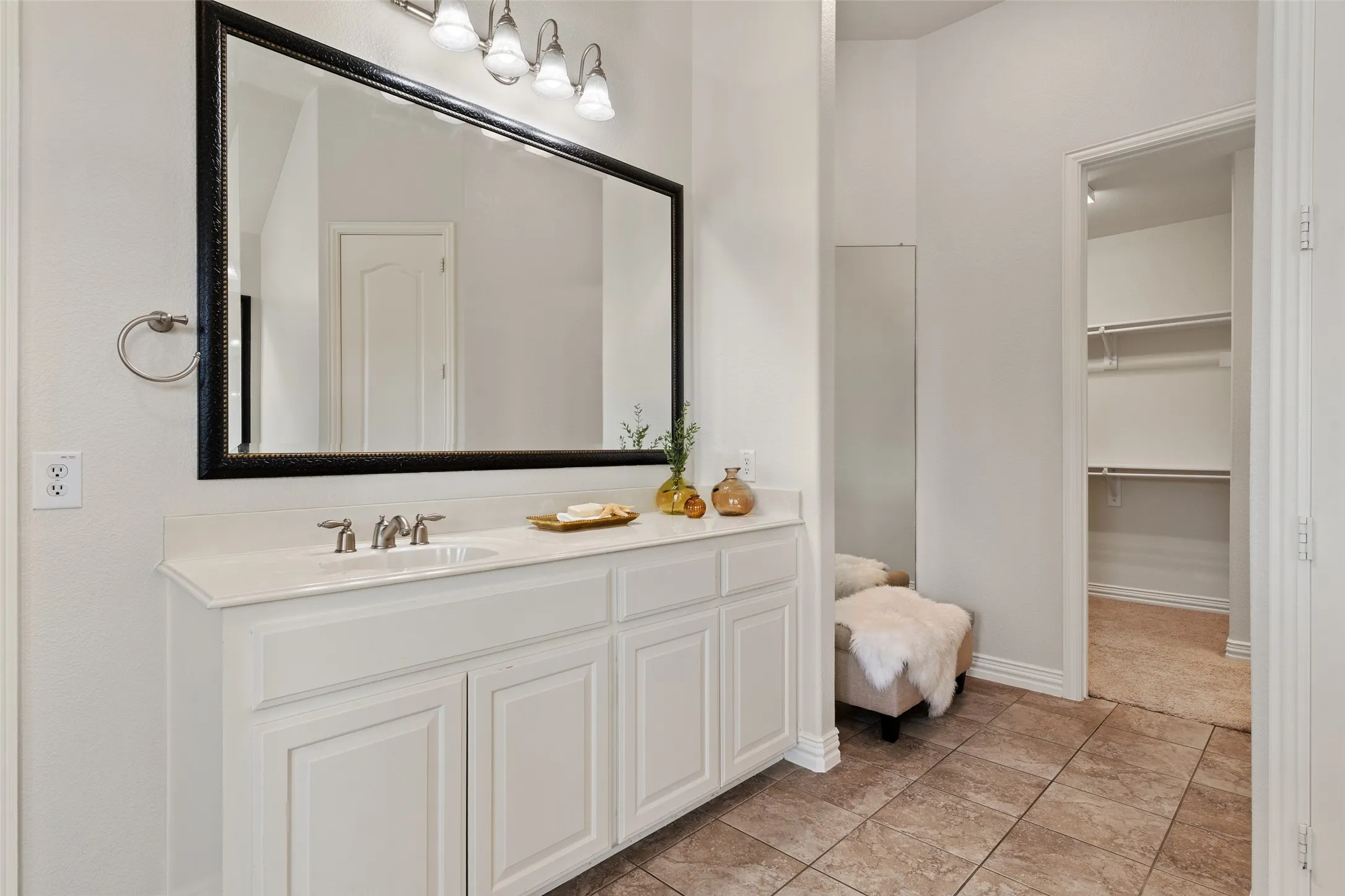 Dressing area between closet and vanity
